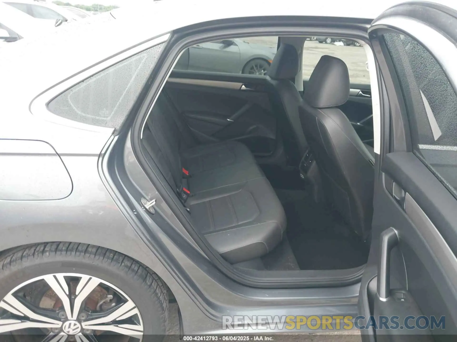 8 Photograph of a damaged car 1VWSA7A37MC004412 VOLKSWAGEN PASSAT 2021