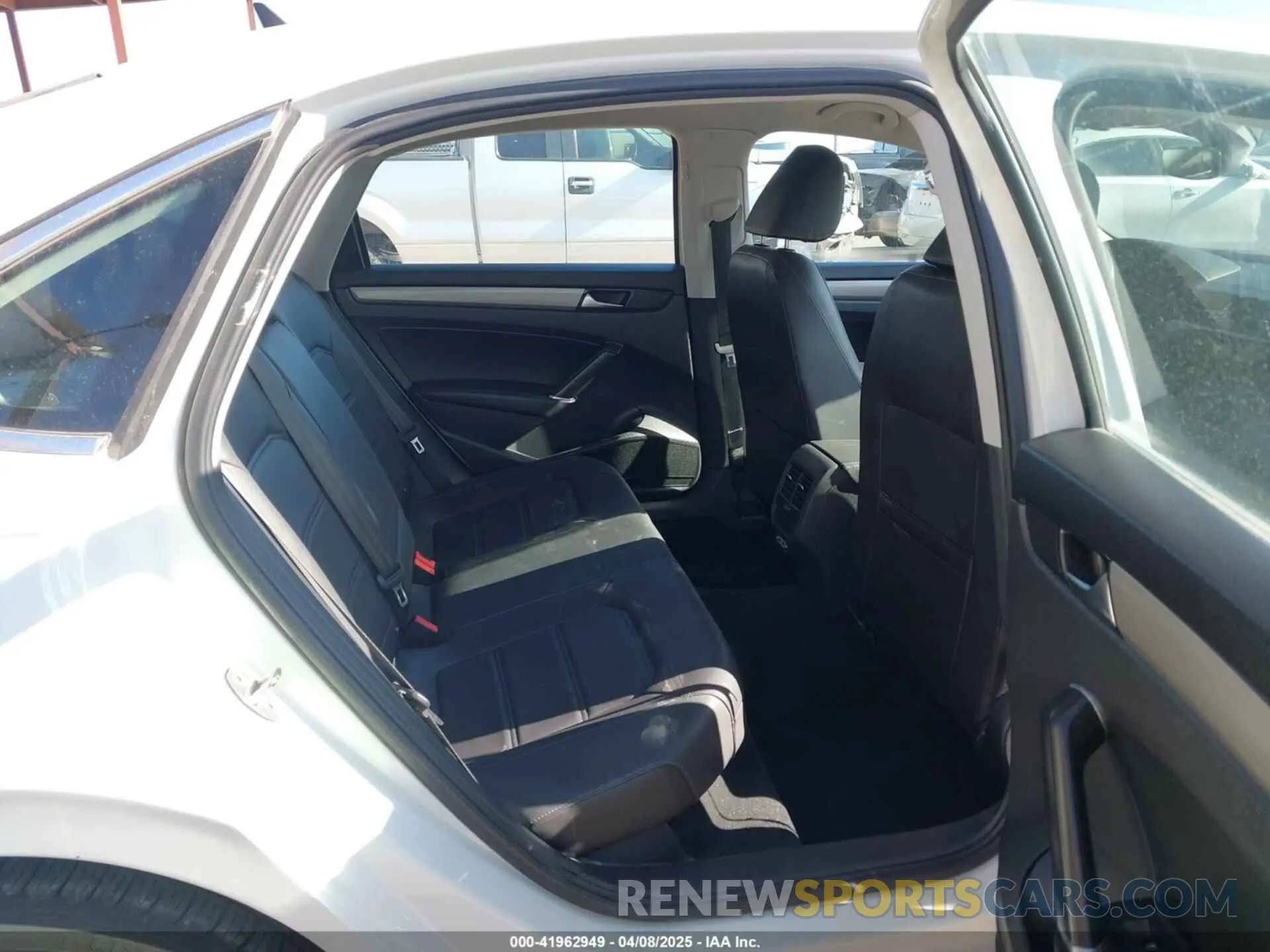 8 Photograph of a damaged car 1VWSA7A37MC006922 VOLKSWAGEN PASSAT 2021