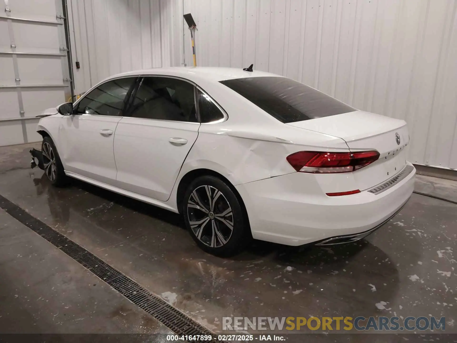 3 Photograph of a damaged car 1VWSA7A37MC017676 VOLKSWAGEN PASSAT 2021