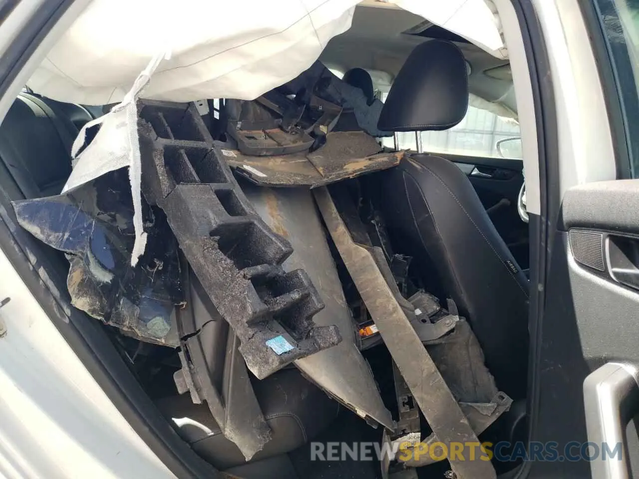 10 Photograph of a damaged car 1VWSA7A38MC000692 VOLKSWAGEN PASSAT 2021