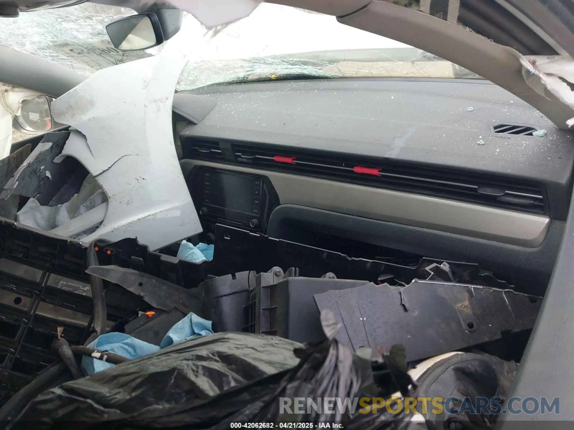 5 Photograph of a damaged car 1VWSA7A38MC002586 VOLKSWAGEN PASSAT 2021