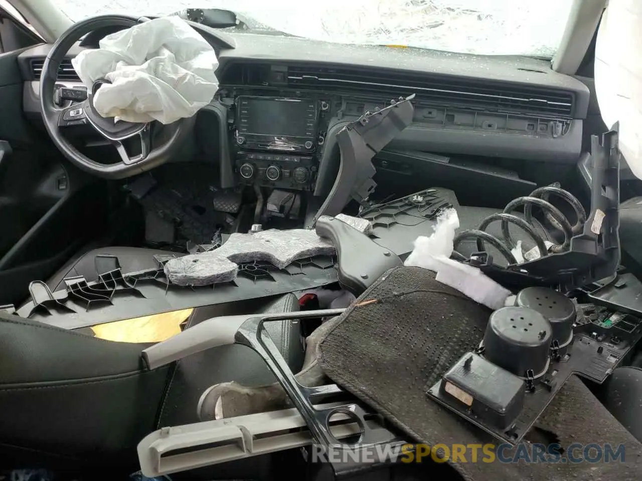 8 Photograph of a damaged car 1VWSA7A38MC014172 VOLKSWAGEN PASSAT 2021