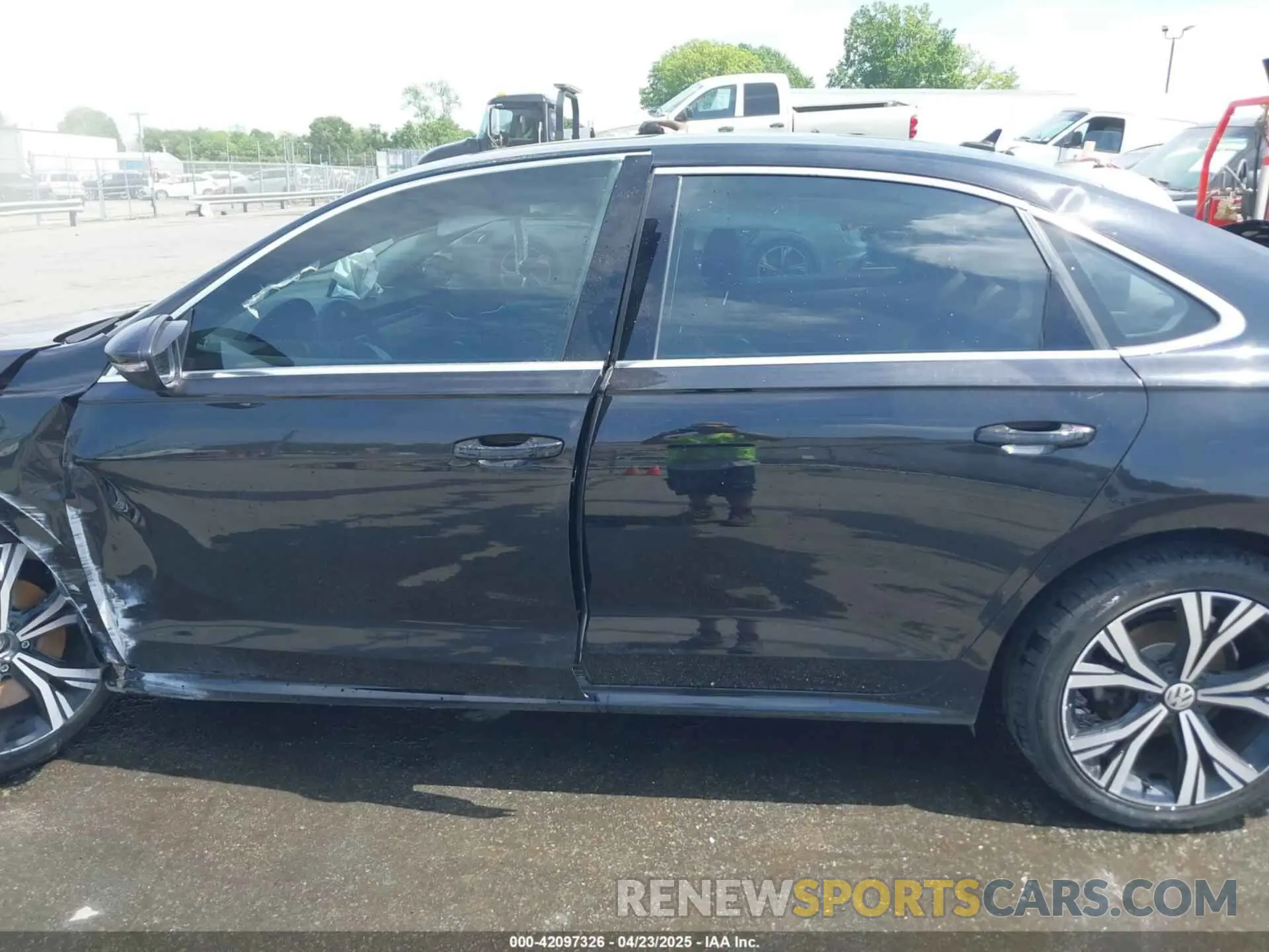 14 Photograph of a damaged car 1VWSA7A39MC002421 VOLKSWAGEN PASSAT 2021
