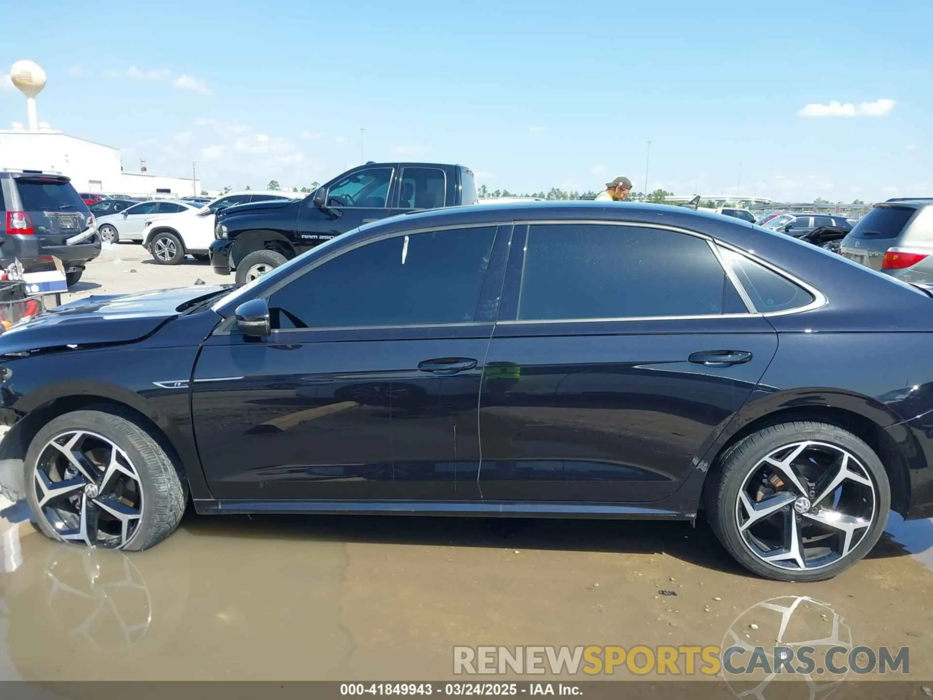 14 Photograph of a damaged car 1VWMA7A36NC007974 VOLKSWAGEN PASSAT 2022