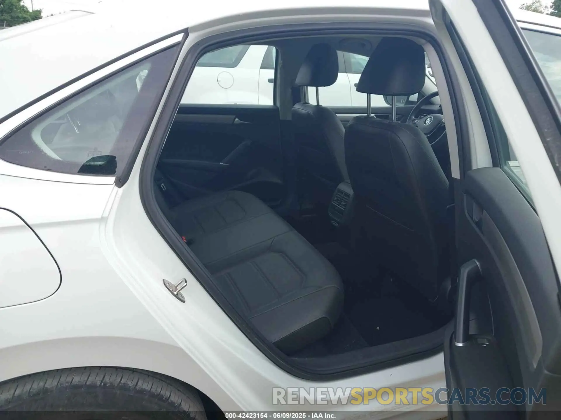 8 Фотография поврежденного автомобиля 1VWSA7A30NC008352 VOLKSWAGEN PASSAT 2022