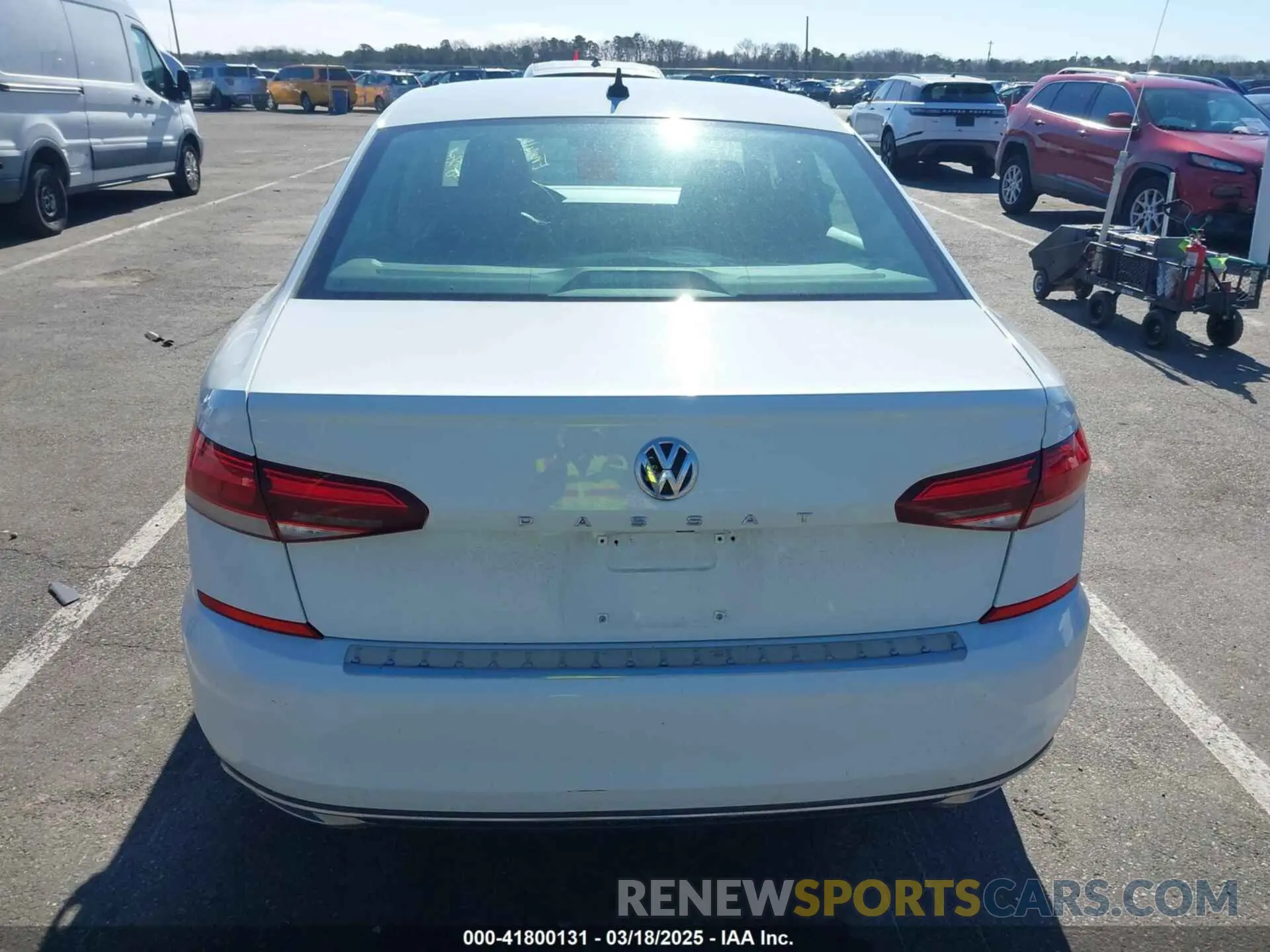 16 Photograph of a damaged car 1VWSA7A31NC009400 VOLKSWAGEN PASSAT 2022