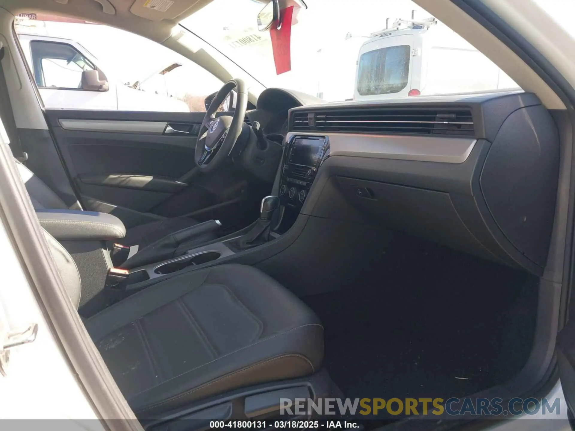 5 Photograph of a damaged car 1VWSA7A31NC009400 VOLKSWAGEN PASSAT 2022