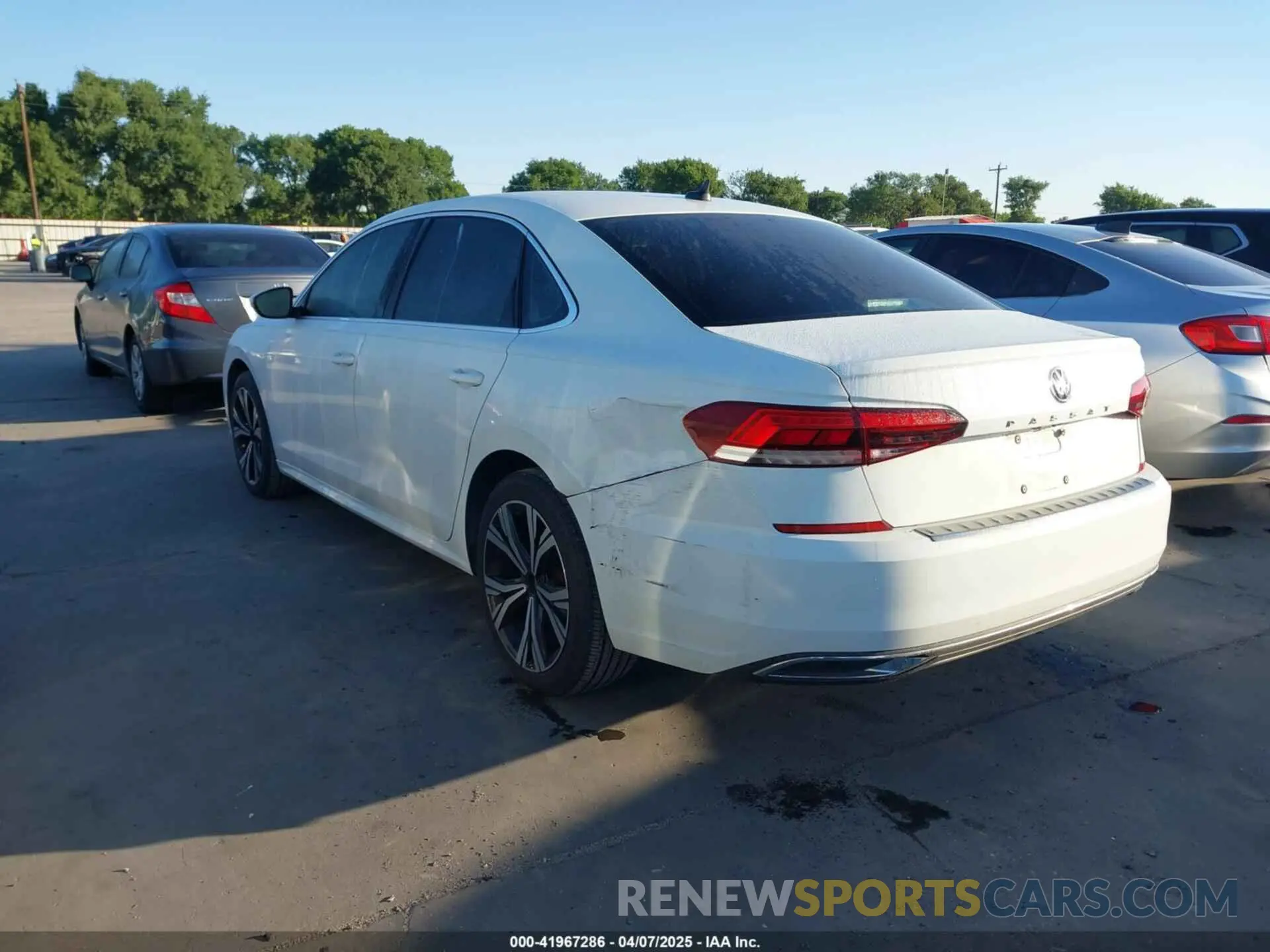 3 Photograph of a damaged car 1VWSA7A32NC005789 VOLKSWAGEN PASSAT 2022