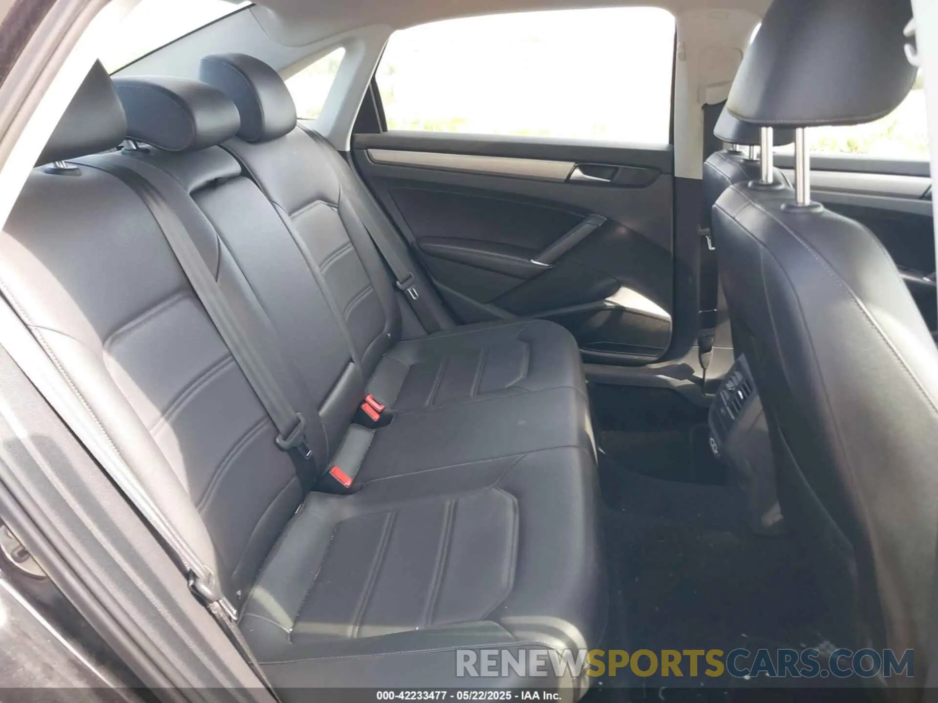 8 Фотография поврежденного автомобиля 1VWSA7A34NC002411 VOLKSWAGEN PASSAT 2022