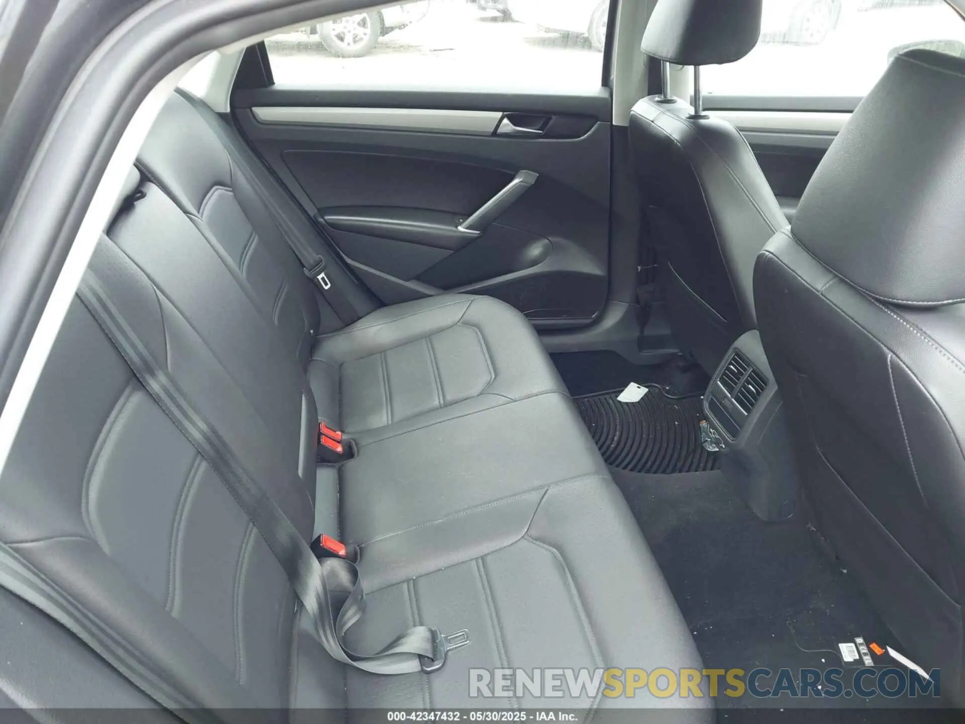 8 Фотография поврежденного автомобиля 1VWSA7A34NC005017 VOLKSWAGEN PASSAT 2022