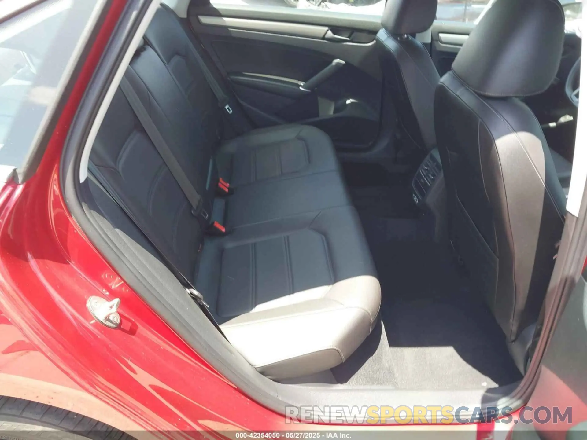 8 Photograph of a damaged car 1VWSA7A37NC003312 VOLKSWAGEN PASSAT 2022