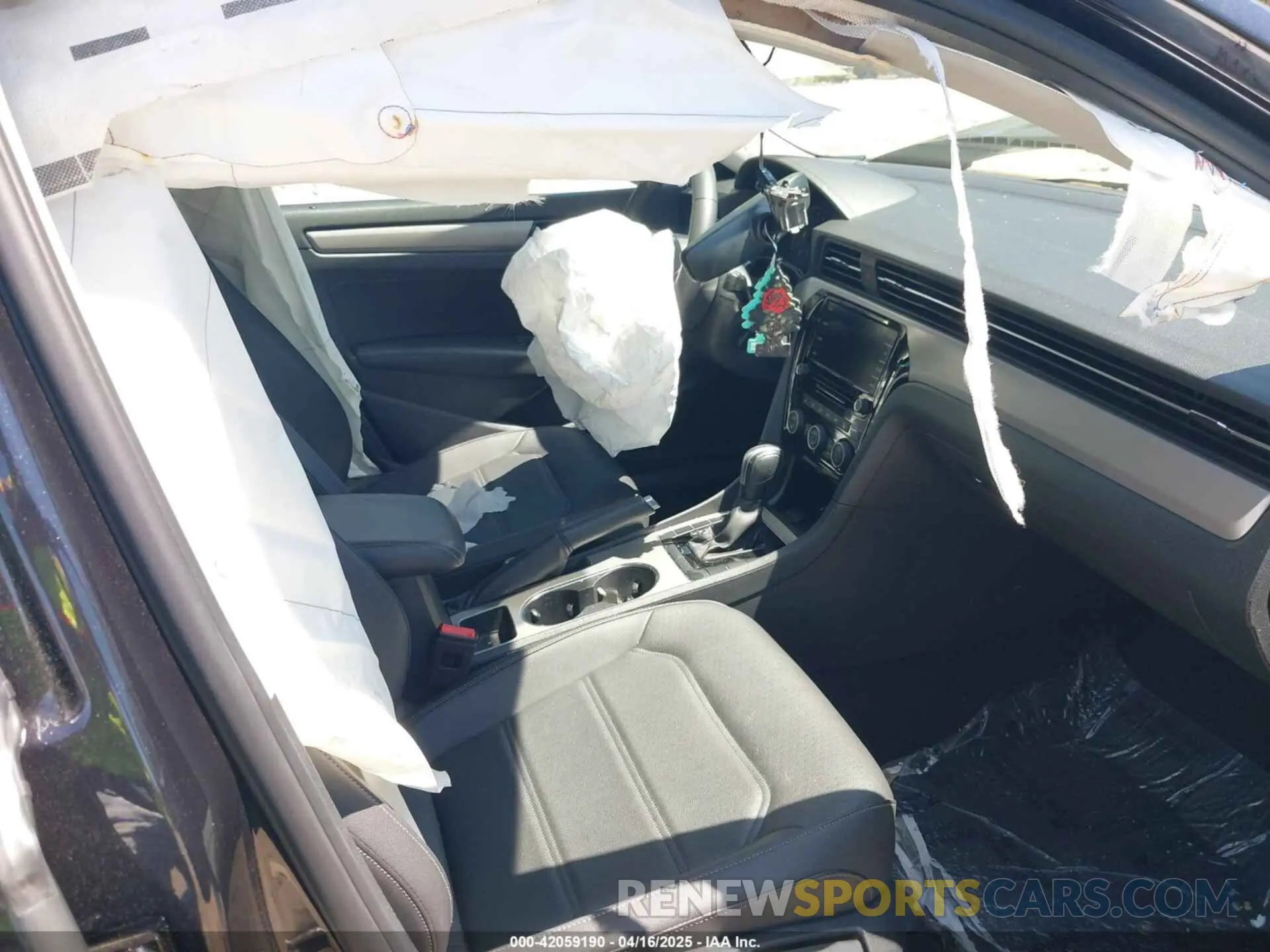 5 Photograph of a damaged car 1VWSA7A38NC001715 VOLKSWAGEN PASSAT 2022