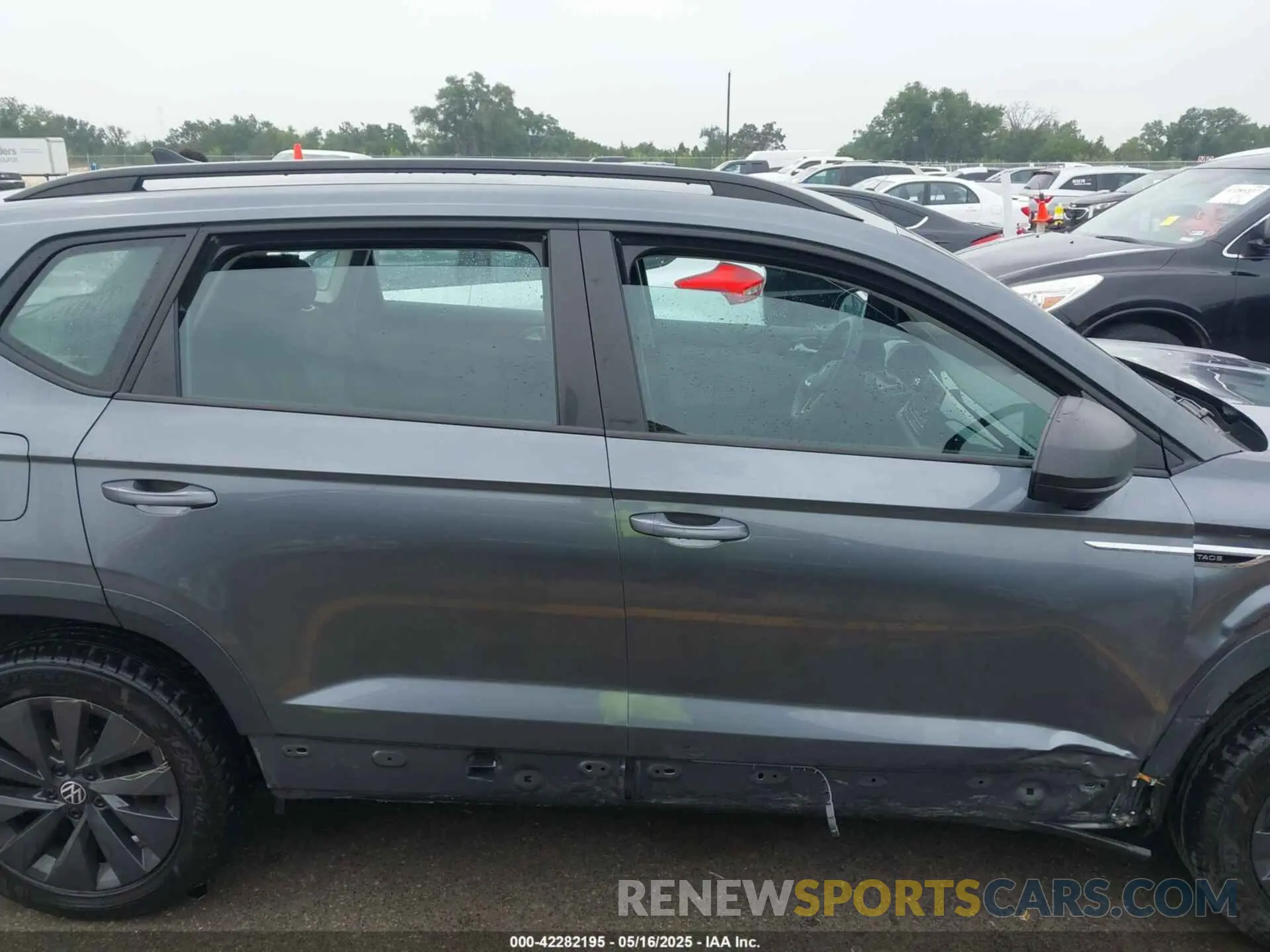 14 Photograph of a damaged car 3VVCX7B25NM051192 VOLKSWAGEN TAOS 2022