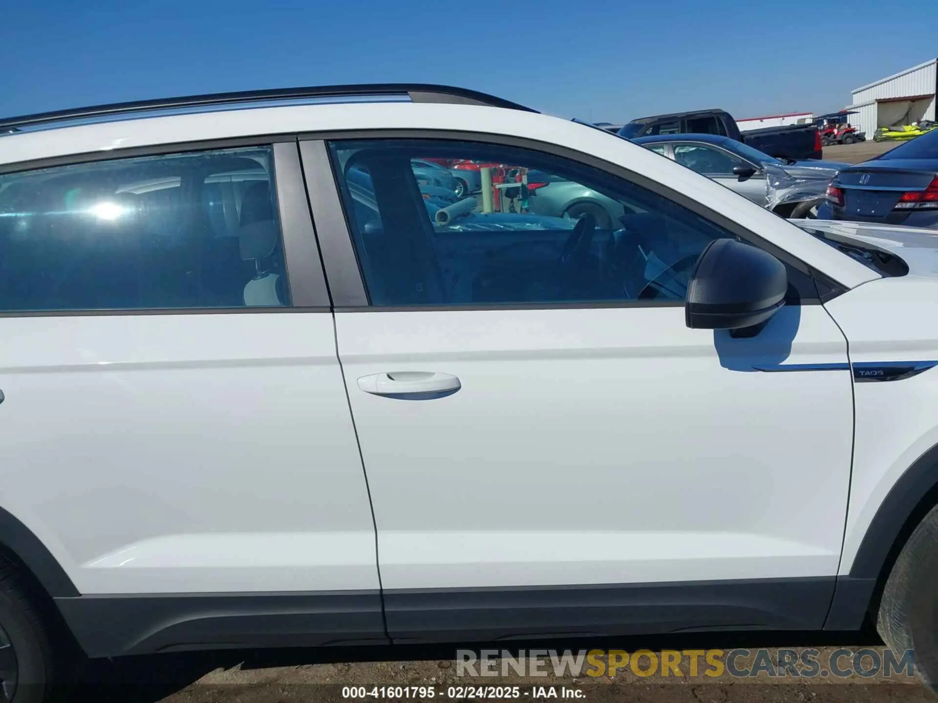 14 Photograph of a damaged car 3VVCX7B26NM092818 VOLKSWAGEN TAOS 2022