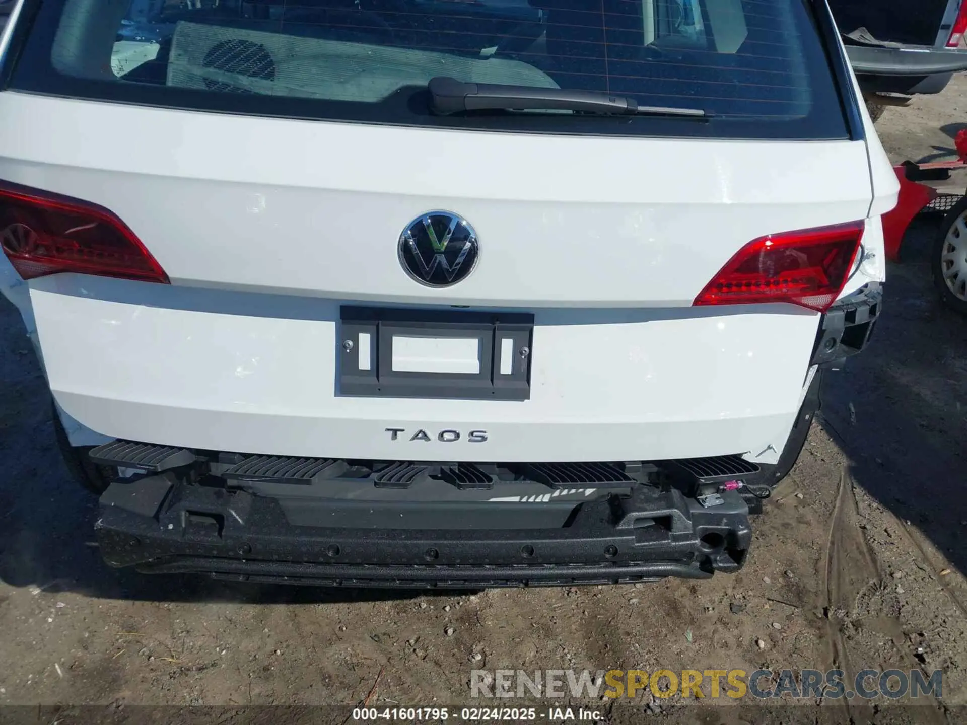 19 Photograph of a damaged car 3VVCX7B26NM092818 VOLKSWAGEN TAOS 2022