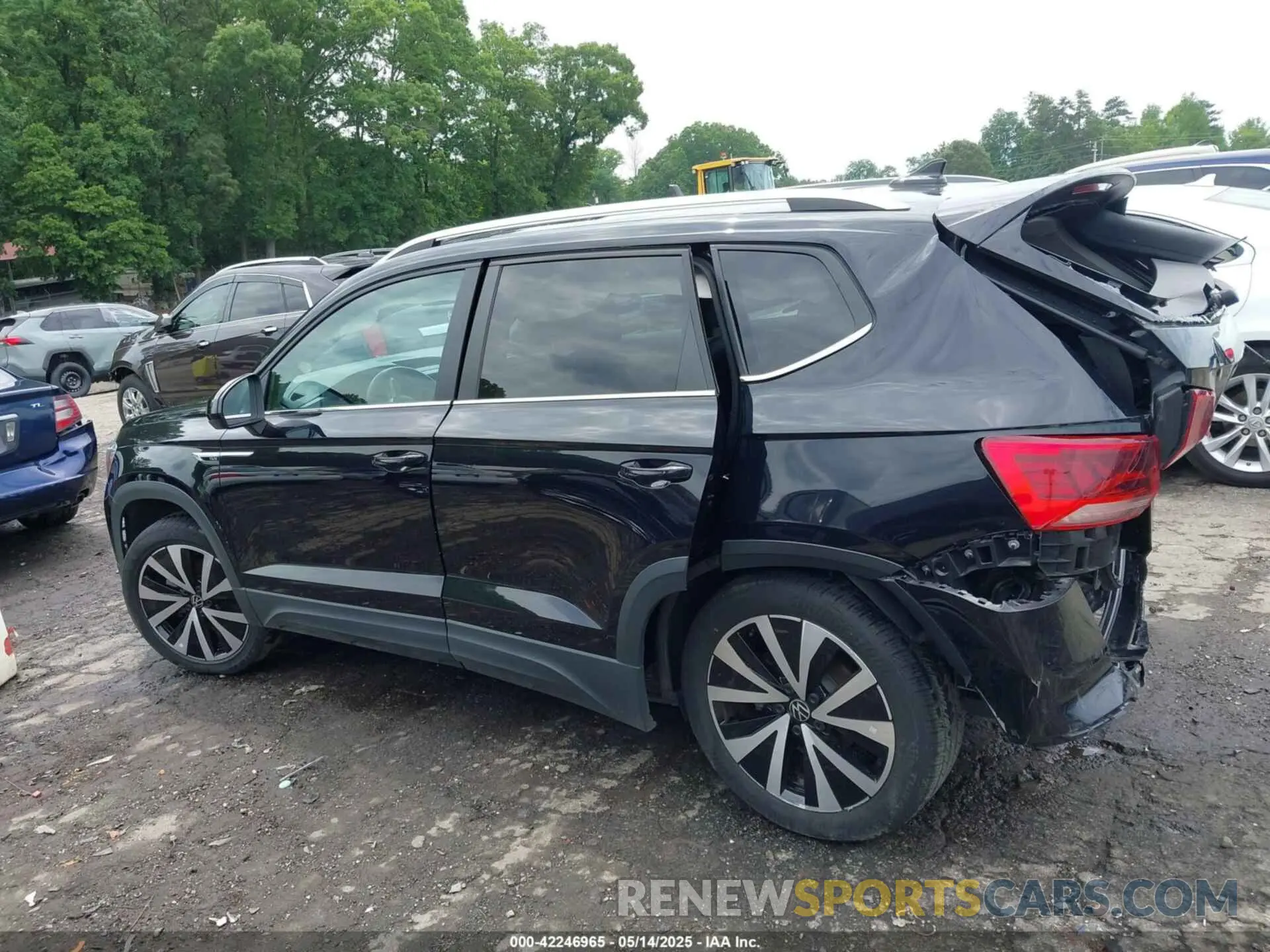 13 Photograph of a damaged car 3VVLX7B23NM082909 VOLKSWAGEN TAOS 2022