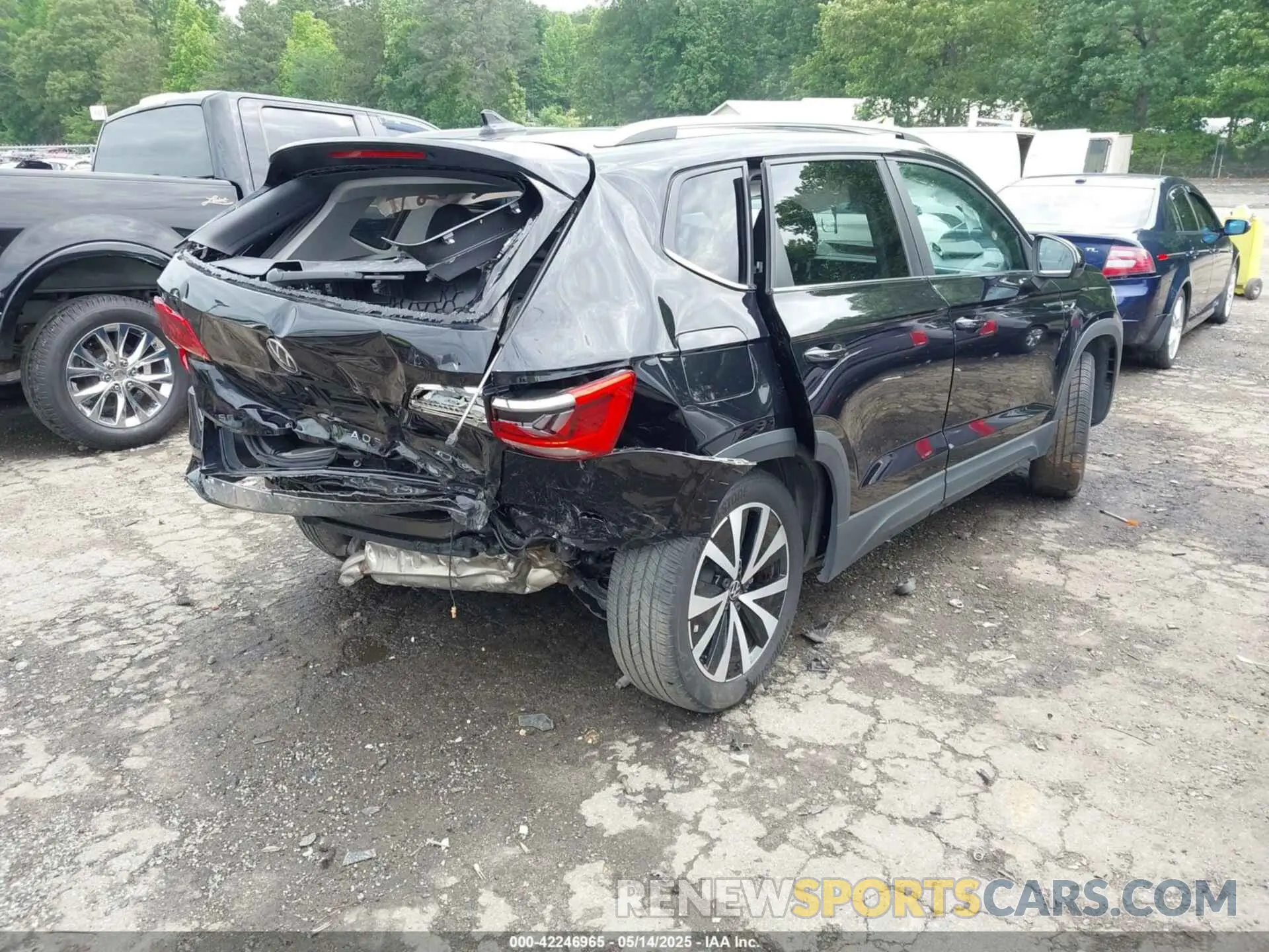 4 Photograph of a damaged car 3VVLX7B23NM082909 VOLKSWAGEN TAOS 2022