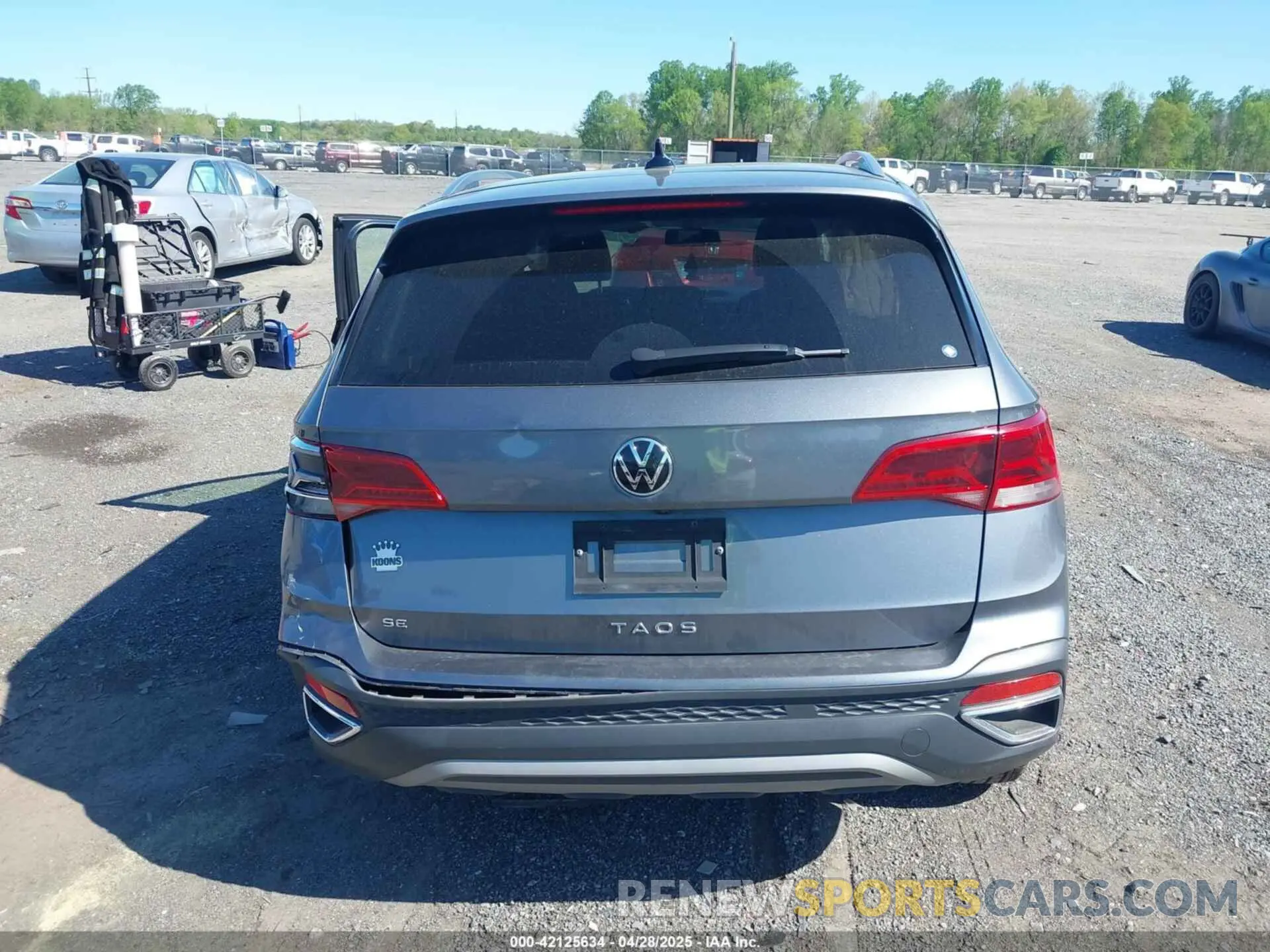 16 Photograph of a damaged car 3VVLX7B23NM083106 VOLKSWAGEN TAOS 2022