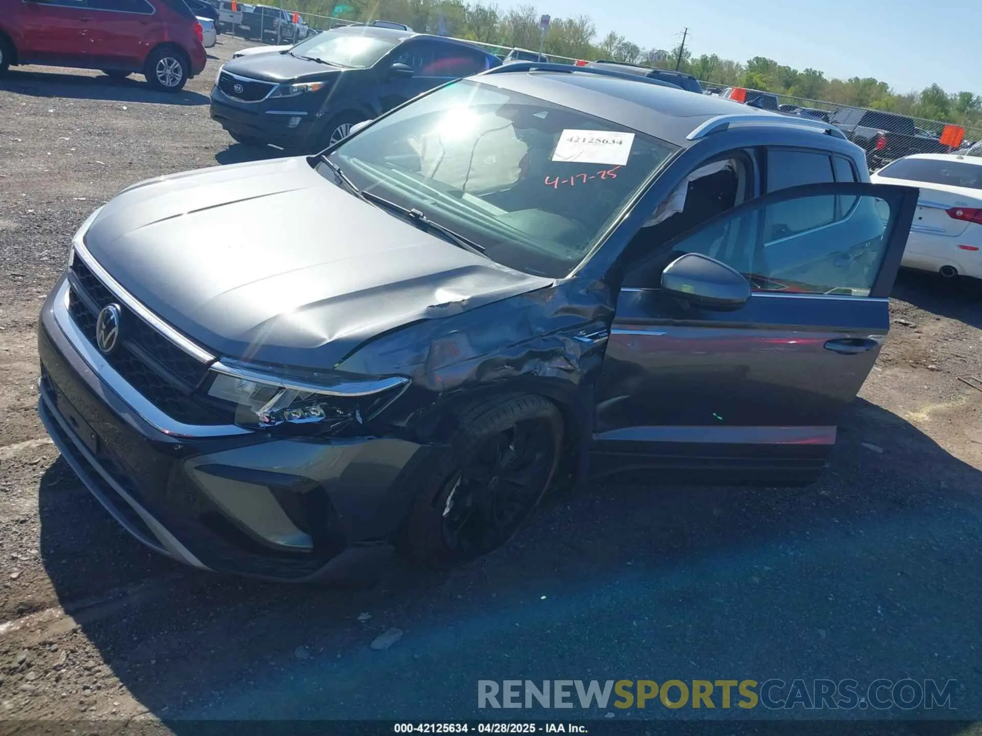 2 Photograph of a damaged car 3VVLX7B23NM083106 VOLKSWAGEN TAOS 2022