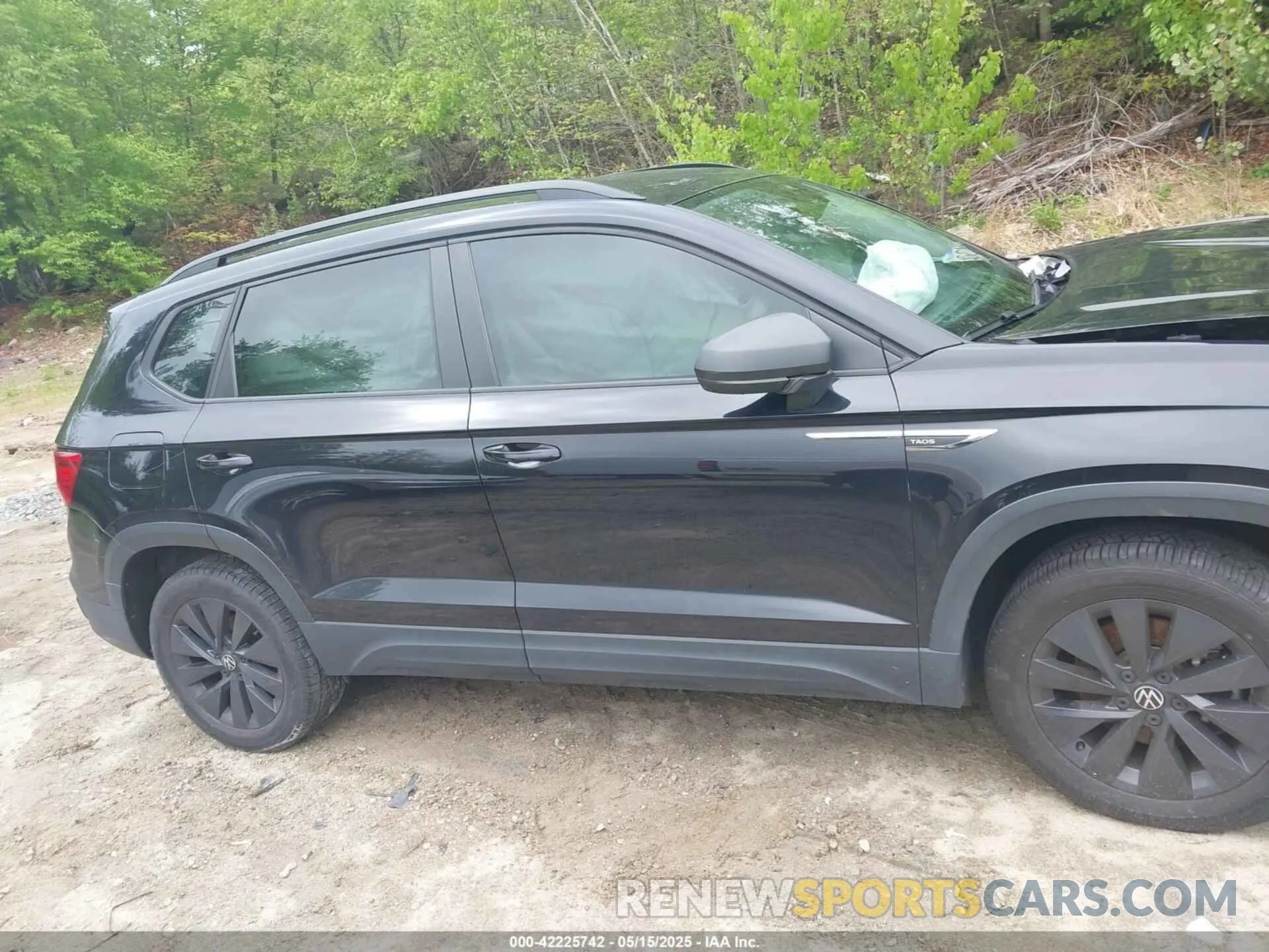 12 Photograph of a damaged car 3VVMX7B28NM021480 VOLKSWAGEN TAOS 2022