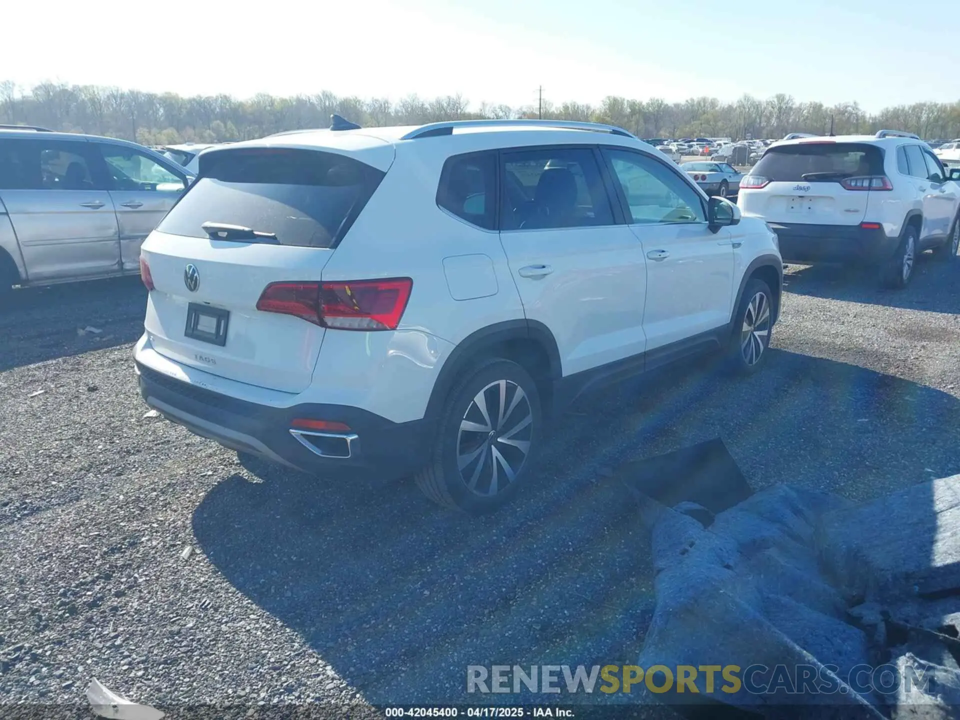 4 Фотография поврежденного автомобиля 3VVRX7B29NM069379 VOLKSWAGEN TAOS 2022