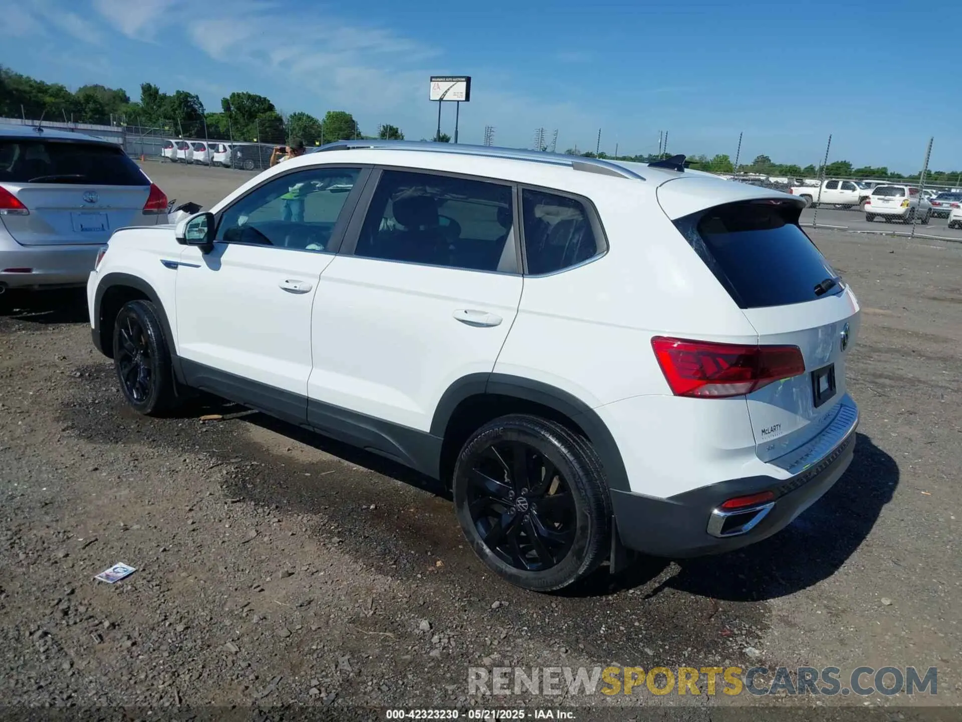 3 Фотография поврежденного автомобиля 3VVRX7B2XNM076678 VOLKSWAGEN TAOS 2022