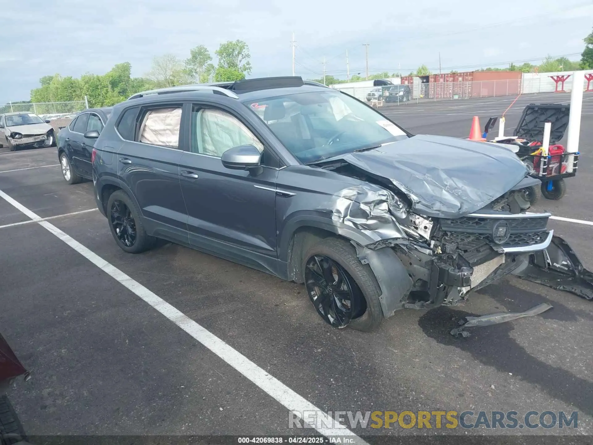 1 Photograph of a damaged car 3VVTX7B28NM024844 VOLKSWAGEN TAOS 2022