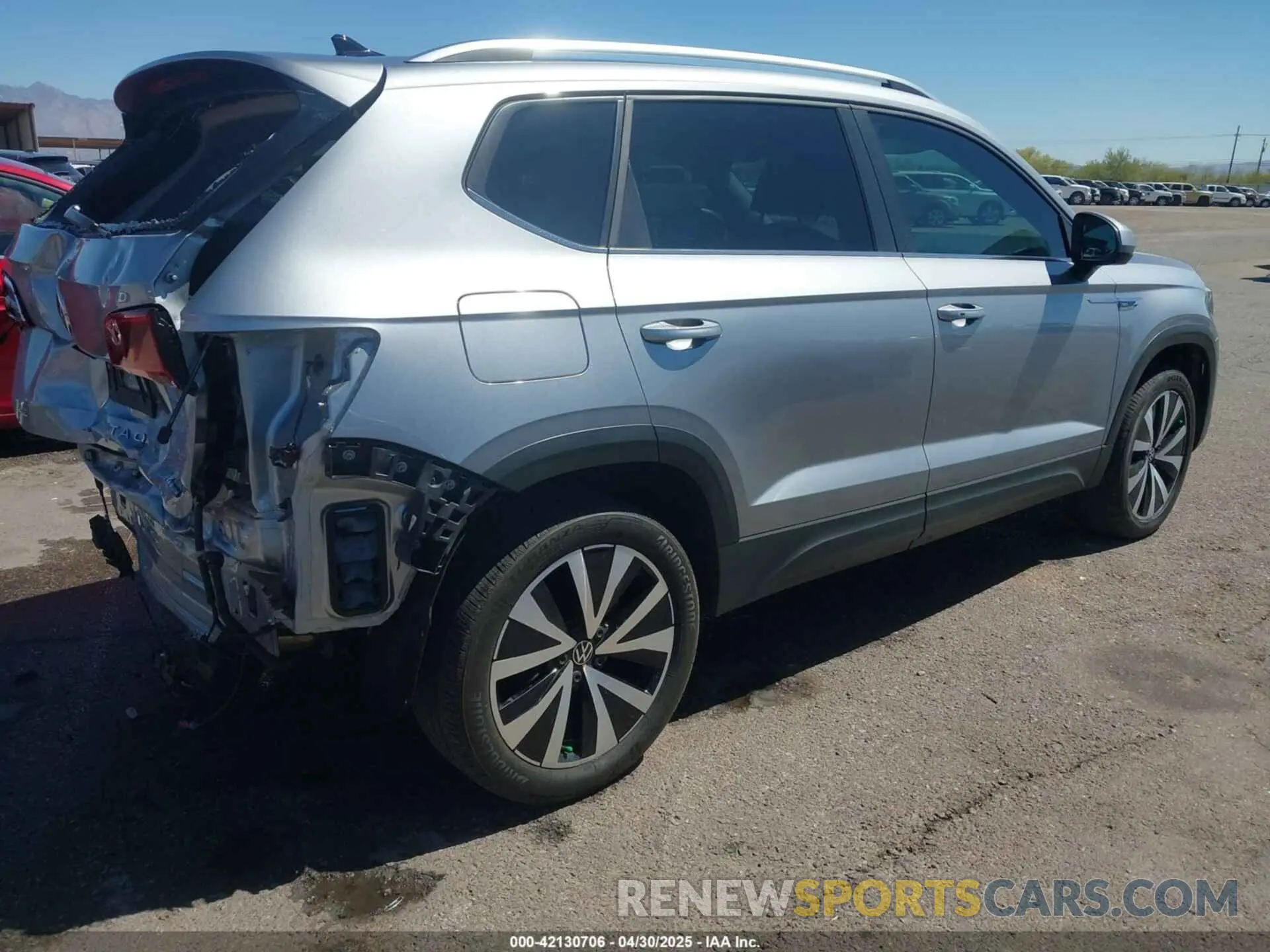 4 Photograph of a damaged car 3VVWX7B25NM052100 VOLKSWAGEN TAOS 2022
