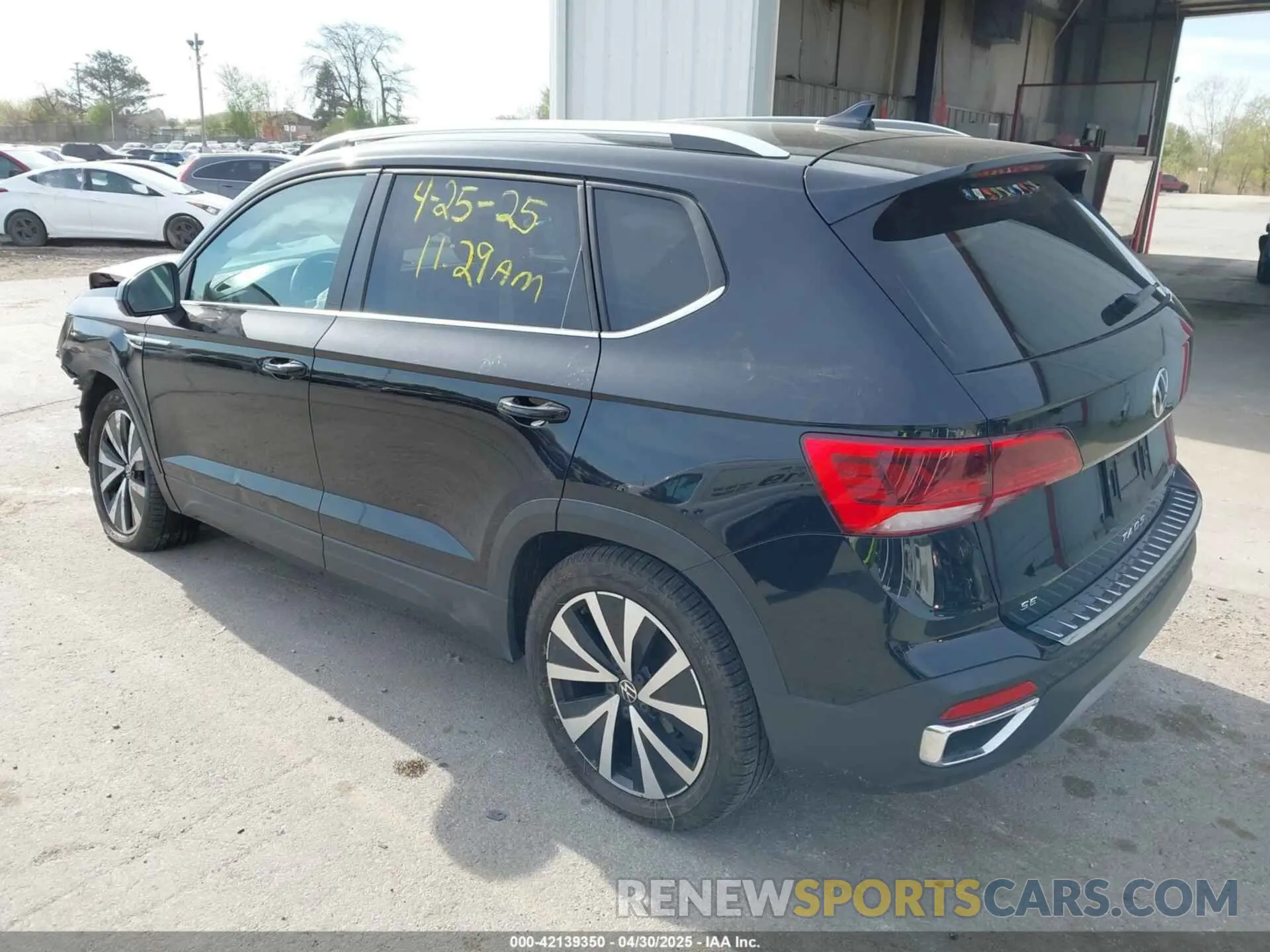 3 Фотография поврежденного автомобиля 3VVWX7B29NM066758 VOLKSWAGEN TAOS 2022