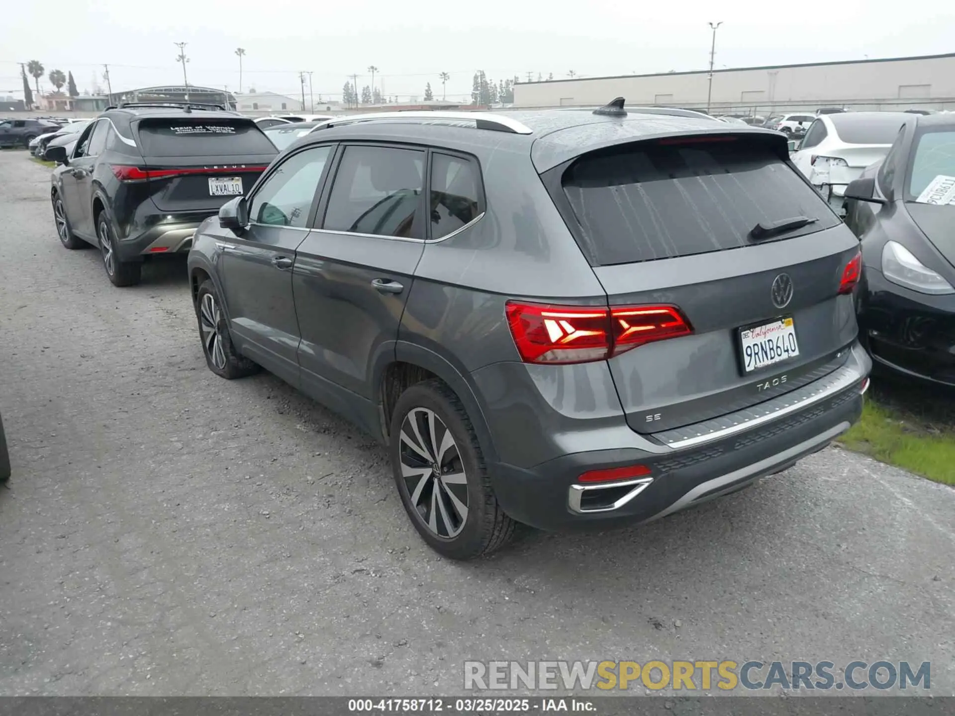 3 Photograph of a damaged car 3VVWX7B29NM080739 VOLKSWAGEN TAOS 2022