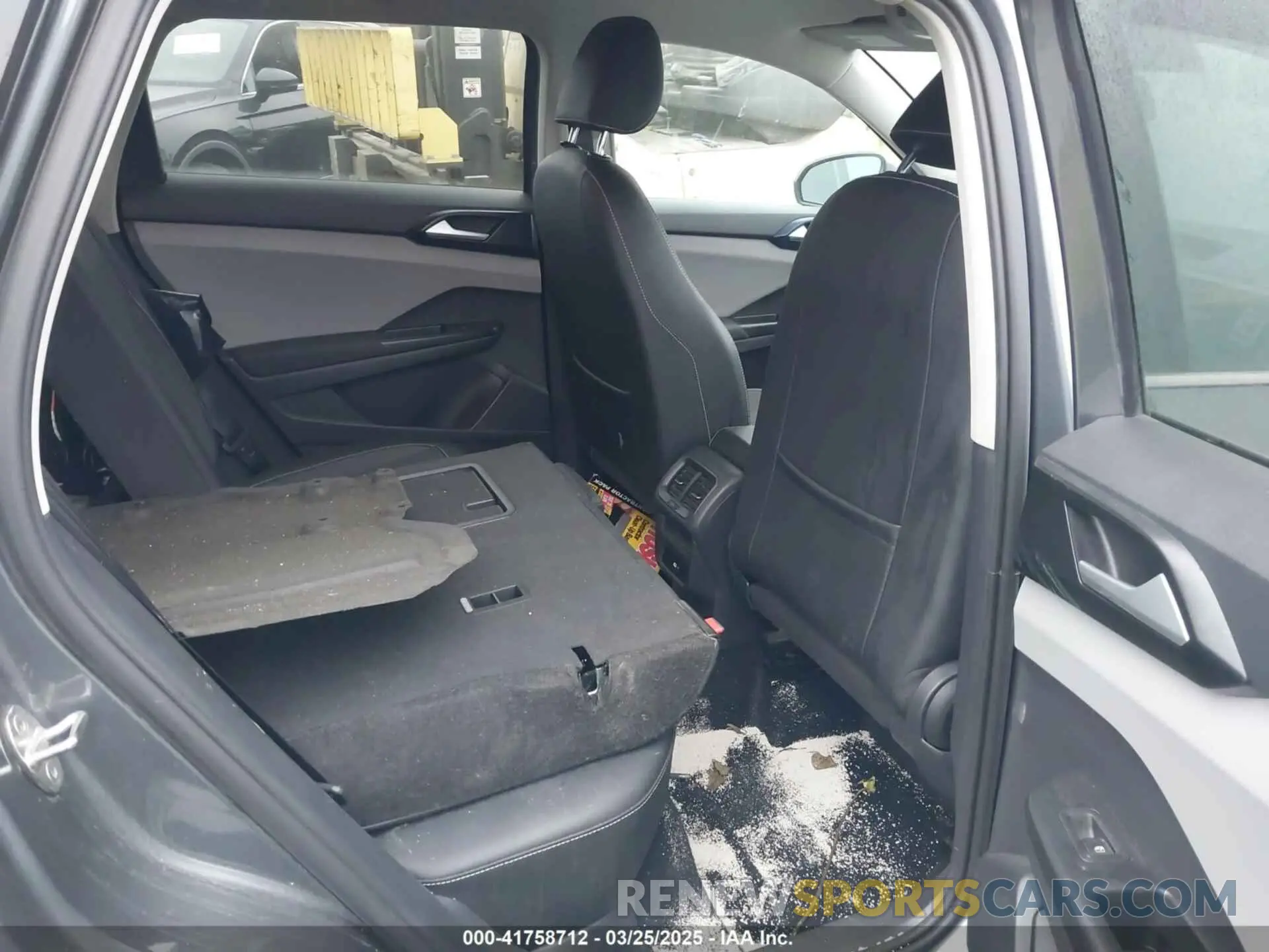 8 Photograph of a damaged car 3VVWX7B29NM080739 VOLKSWAGEN TAOS 2022