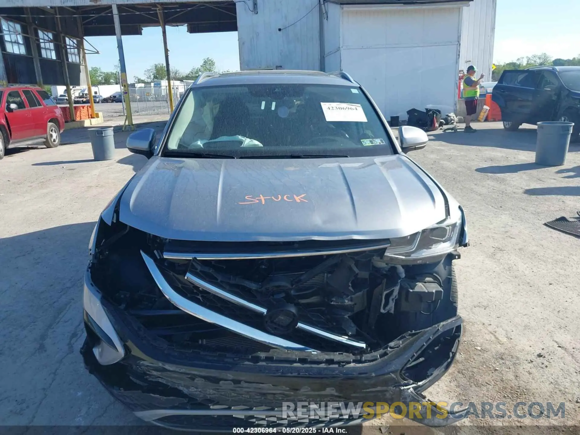 12 Photograph of a damaged car 3VV2X7B21PM318214 VOLKSWAGEN TAOS 2023