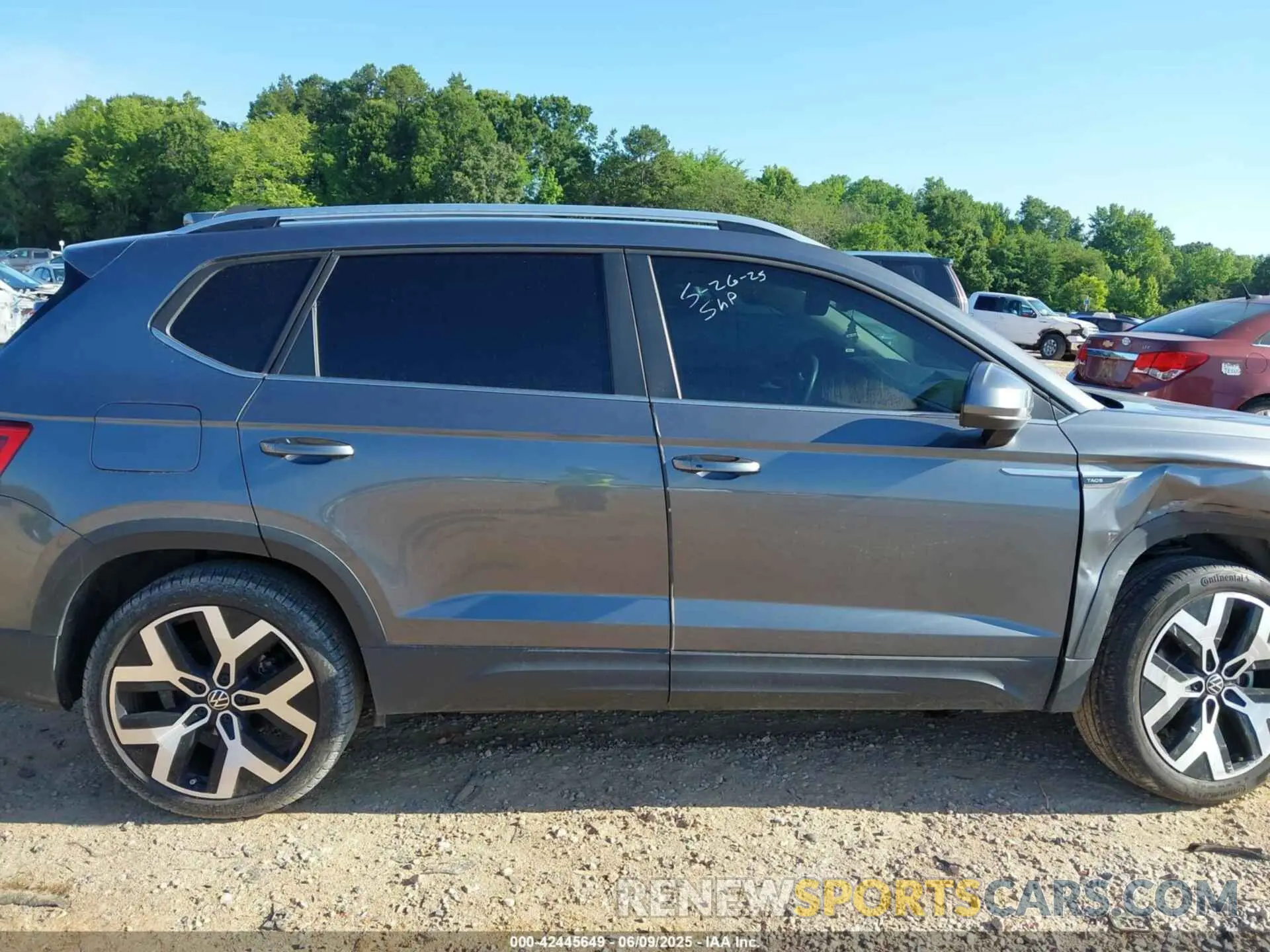 13 Photograph of a damaged car 3VV2X7B21PM342786 VOLKSWAGEN TAOS 2023