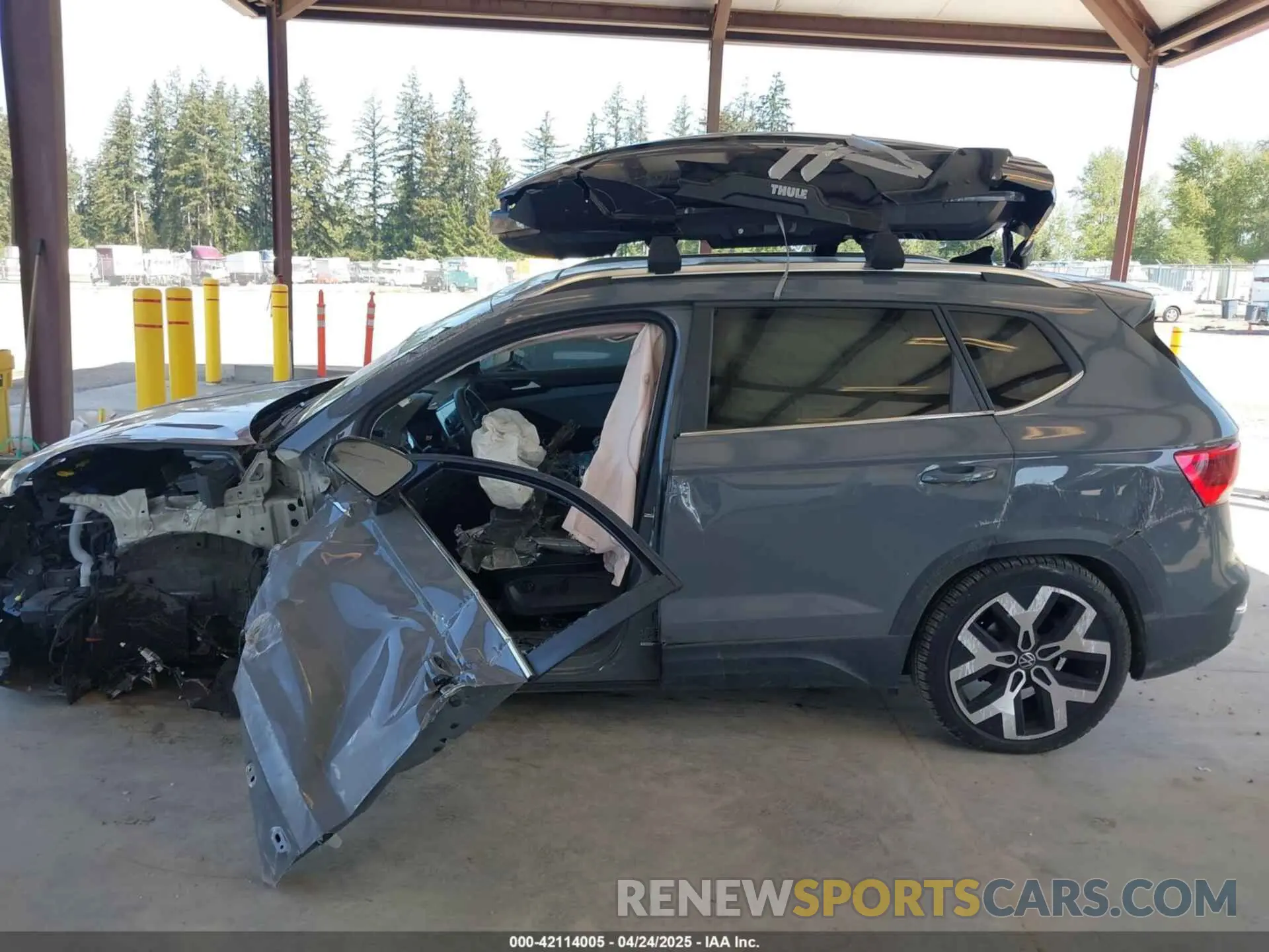 13 Photograph of a damaged car 3VV2X7B25PM304168 VOLKSWAGEN TAOS 2023