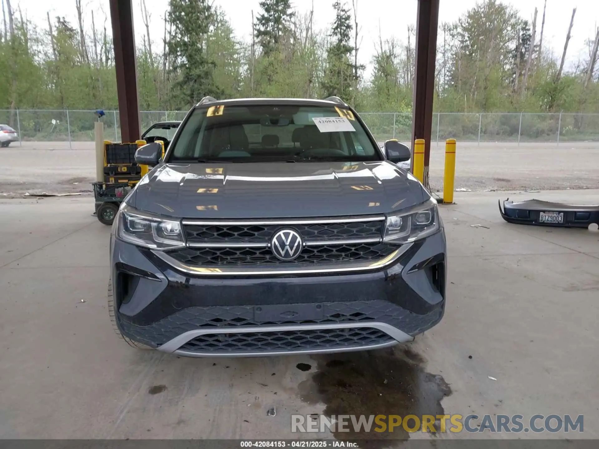 12 Photograph of a damaged car 3VV2X7B25PM337834 VOLKSWAGEN TAOS 2023