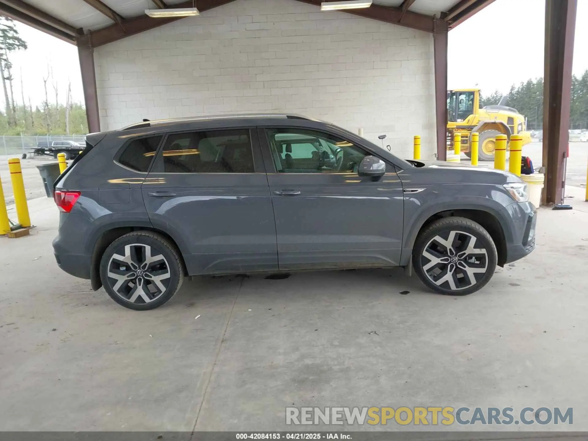13 Photograph of a damaged car 3VV2X7B25PM337834 VOLKSWAGEN TAOS 2023