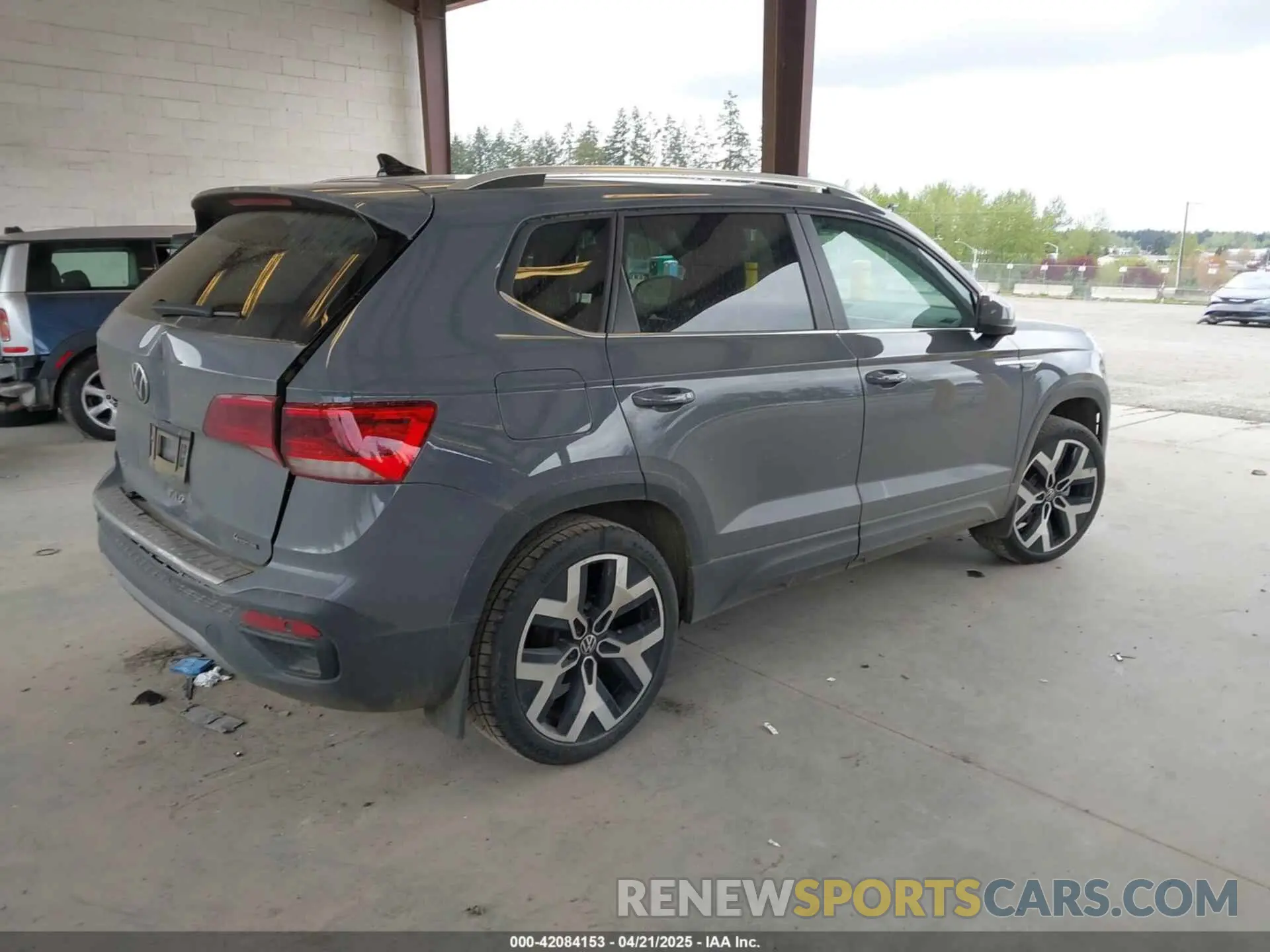 4 Photograph of a damaged car 3VV2X7B25PM337834 VOLKSWAGEN TAOS 2023