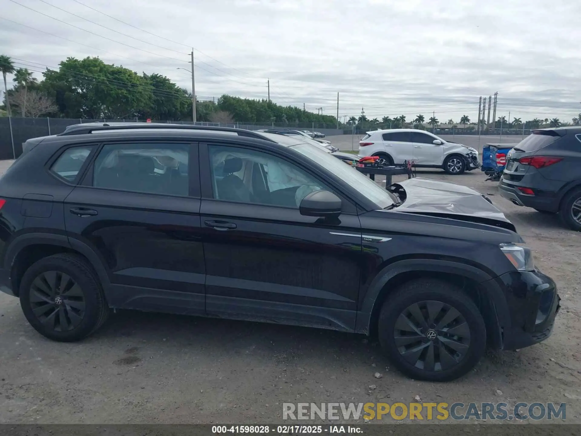 13 Фотография поврежденного автомобиля 3VVCX7B27PM335958 VOLKSWAGEN TAOS 2023