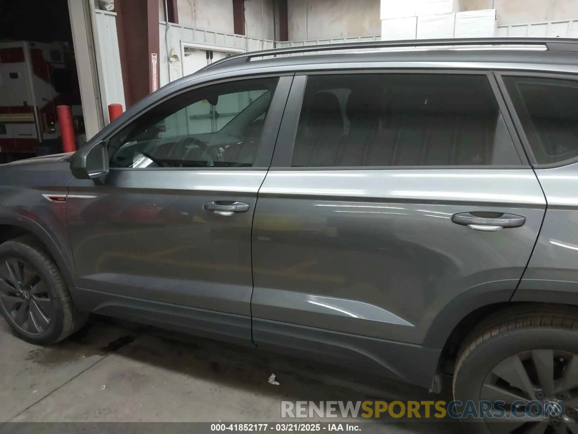 14 Photograph of a damaged car 3VVDX7B20PM328807 VOLKSWAGEN TAOS 2023