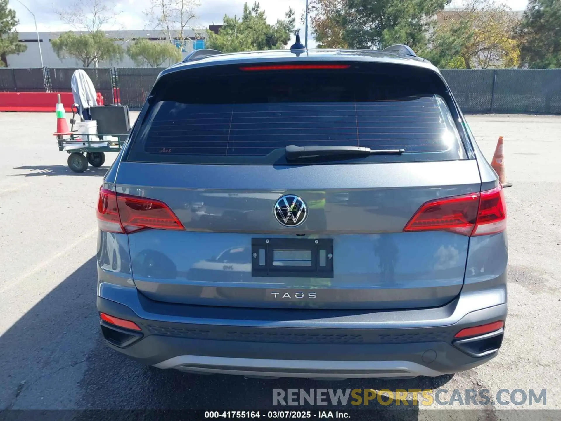 17 Photograph of a damaged car 3VVDX7B21PM329688 VOLKSWAGEN TAOS 2023
