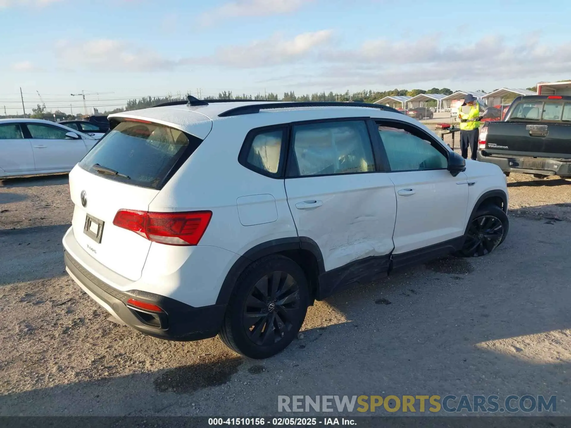 4 Фотография поврежденного автомобиля 3VVDX7B23PM350624 VOLKSWAGEN TAOS 2023