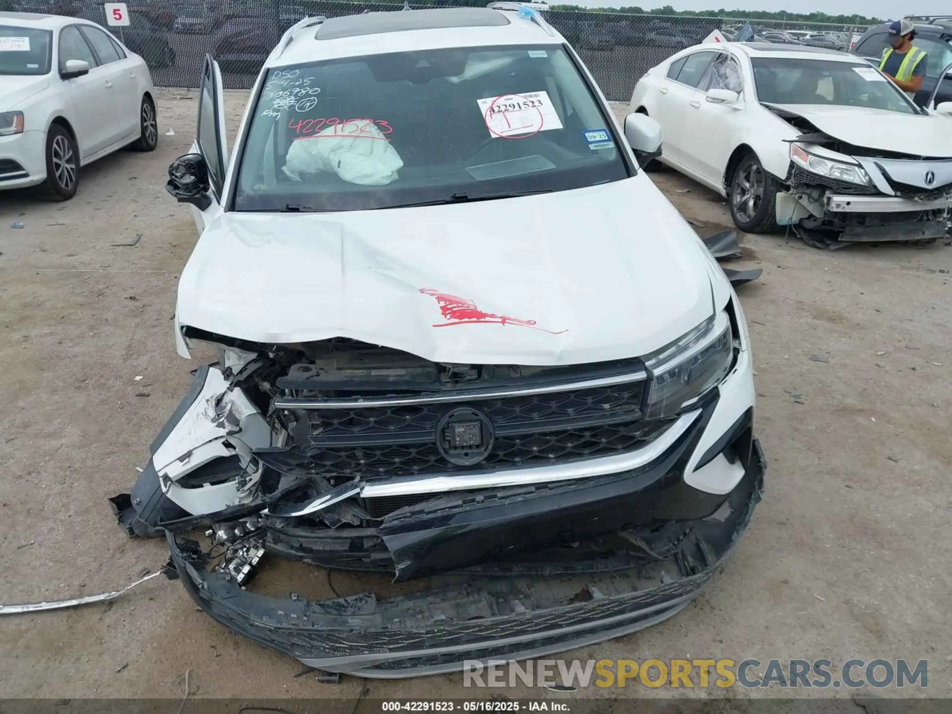 12 Photograph of a damaged car 3VVEX7B28PM306980 VOLKSWAGEN TAOS 2023