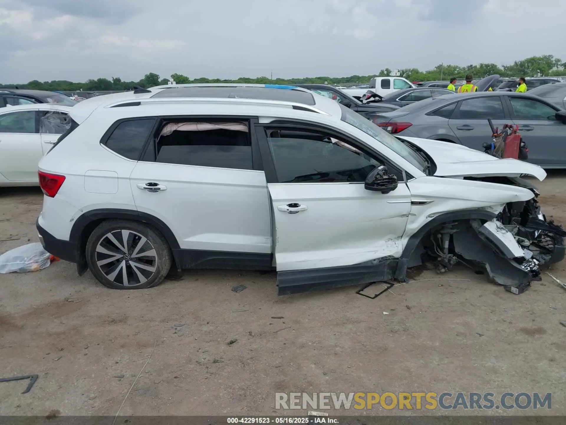 13 Photograph of a damaged car 3VVEX7B28PM306980 VOLKSWAGEN TAOS 2023