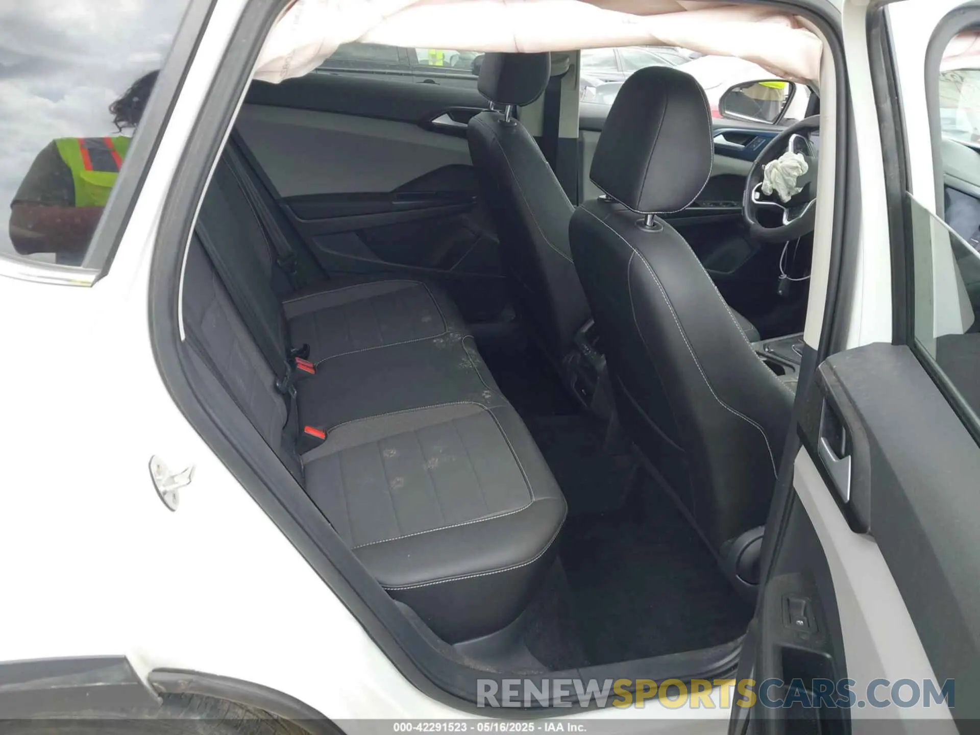 8 Photograph of a damaged car 3VVEX7B28PM306980 VOLKSWAGEN TAOS 2023