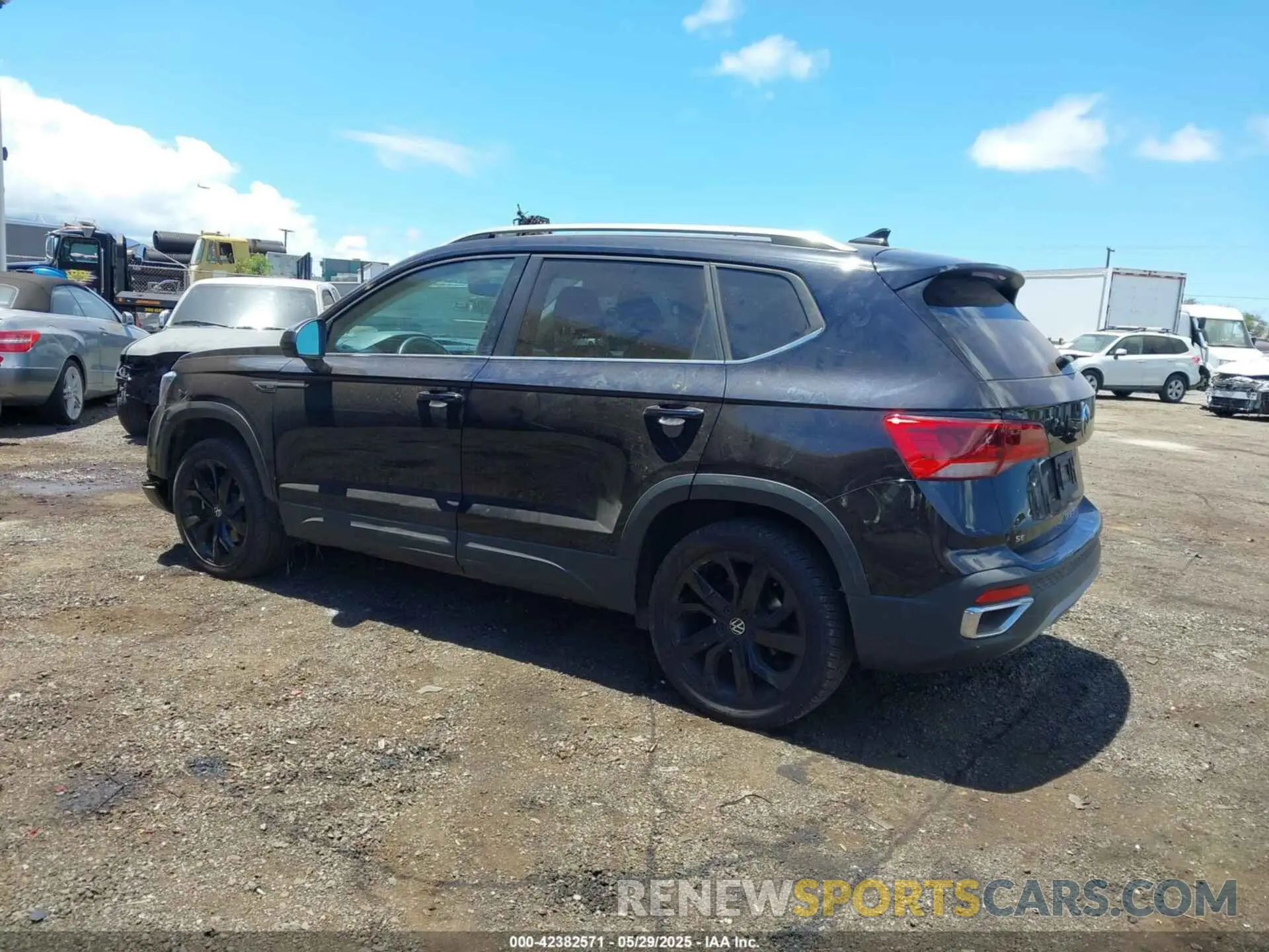3 Фотография поврежденного автомобиля 3VVEX7B28PM373675 VOLKSWAGEN TAOS 2023