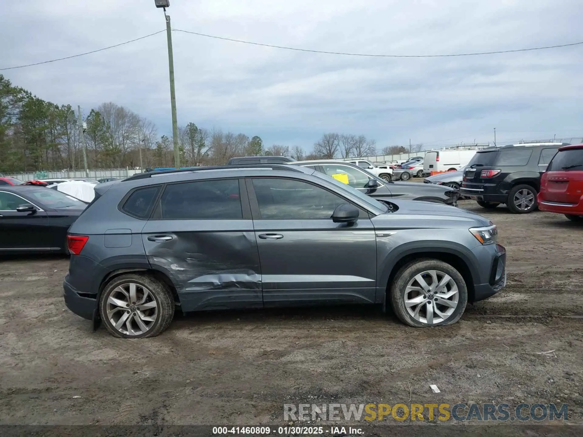 13 Photograph of a damaged car 3VVFX7B20PM312812 VOLKSWAGEN TAOS 2023