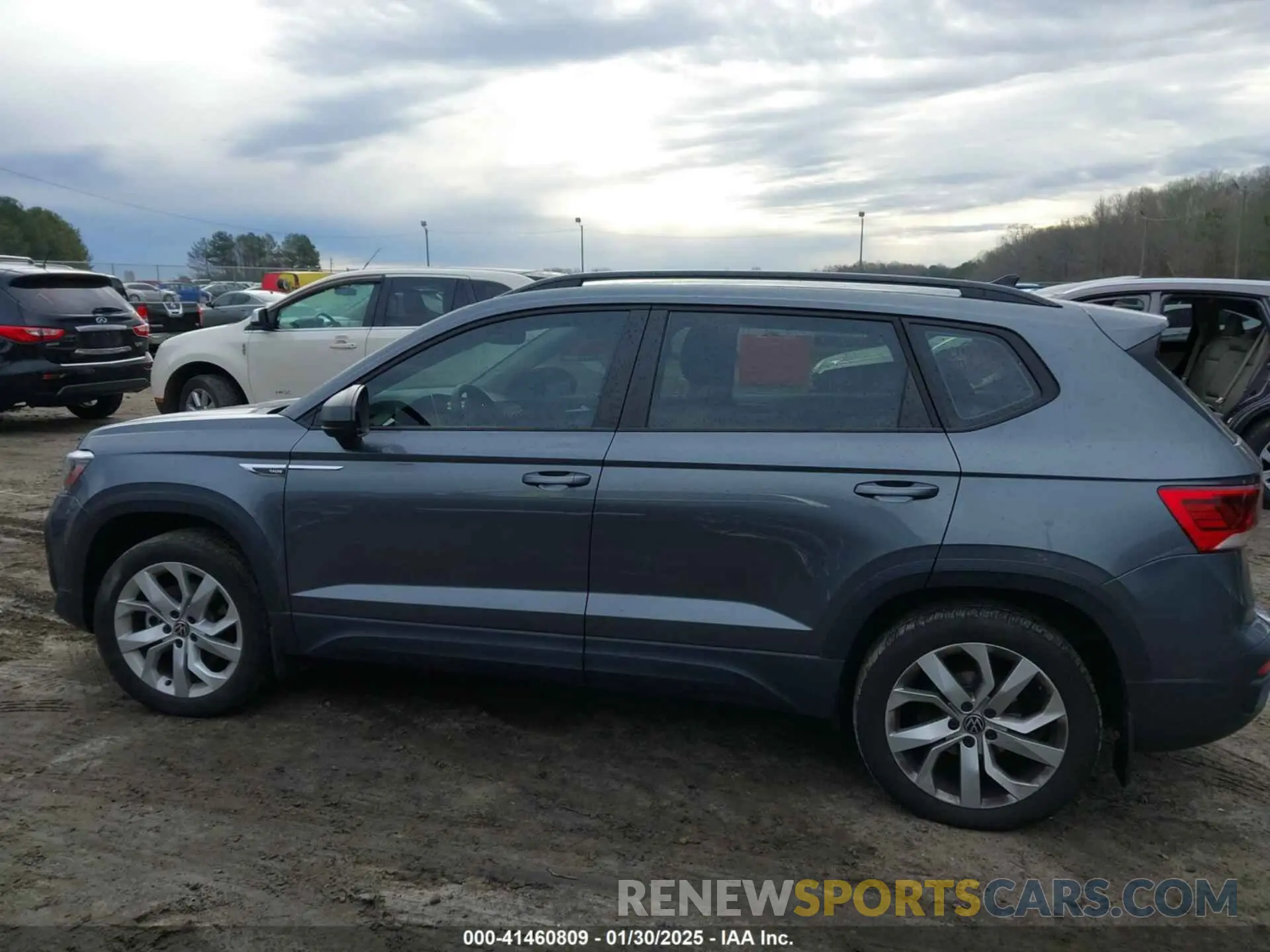 14 Photograph of a damaged car 3VVFX7B20PM312812 VOLKSWAGEN TAOS 2023