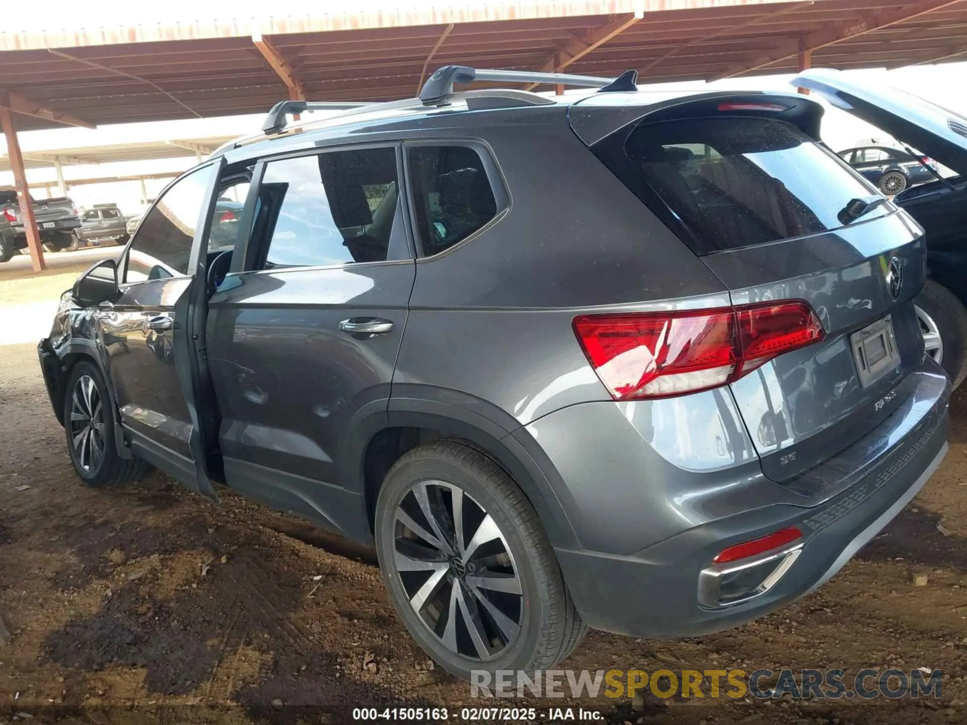 18 Фотография поврежденного автомобиля 3VVNX7B22PM329543 VOLKSWAGEN TAOS 2023