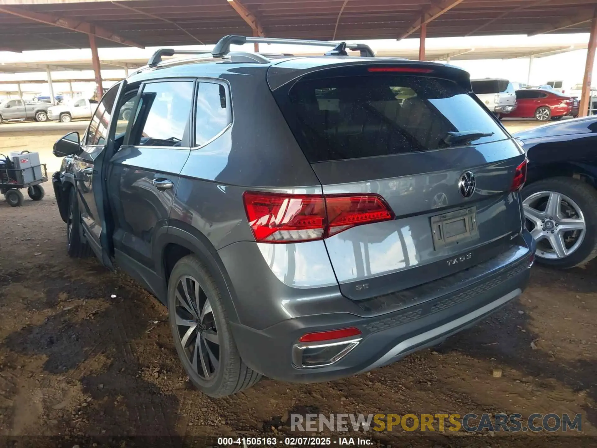 3 Фотография поврежденного автомобиля 3VVNX7B22PM329543 VOLKSWAGEN TAOS 2023