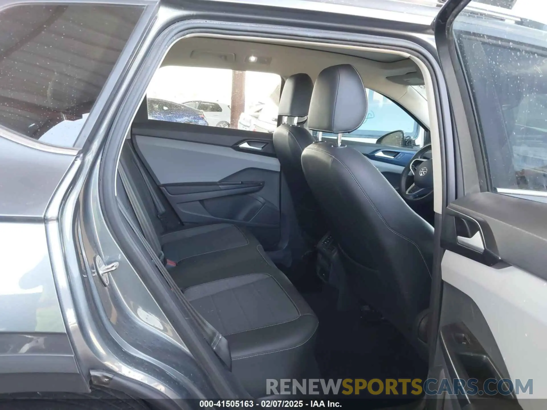 8 Фотография поврежденного автомобиля 3VVNX7B22PM329543 VOLKSWAGEN TAOS 2023
